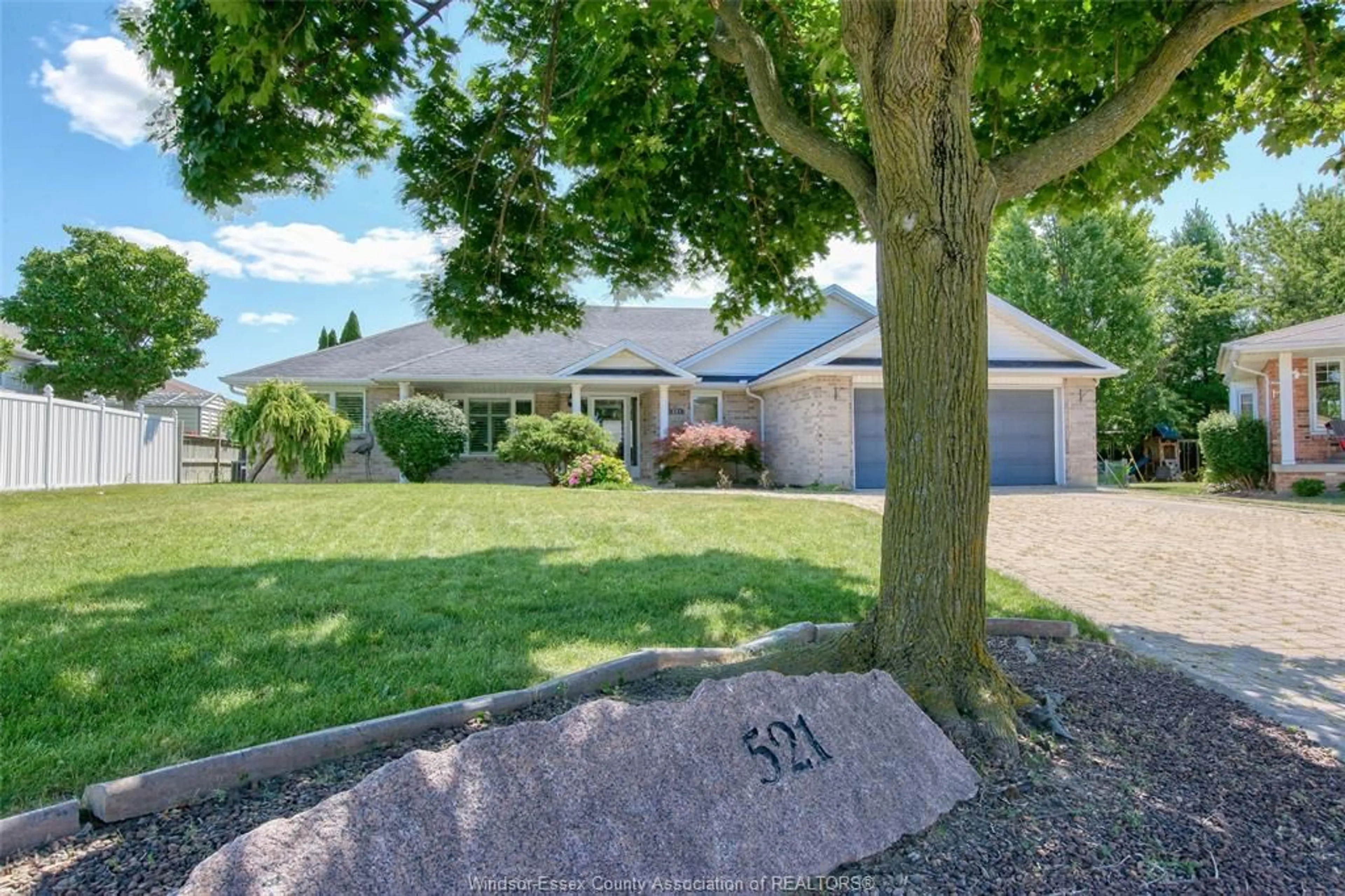 A pic from outside/outdoor area/front of a property/back of a property/a pic from drone, street for 521 ROYAL RIDGE Cres, Amherstburg Ontario N9V 3W4