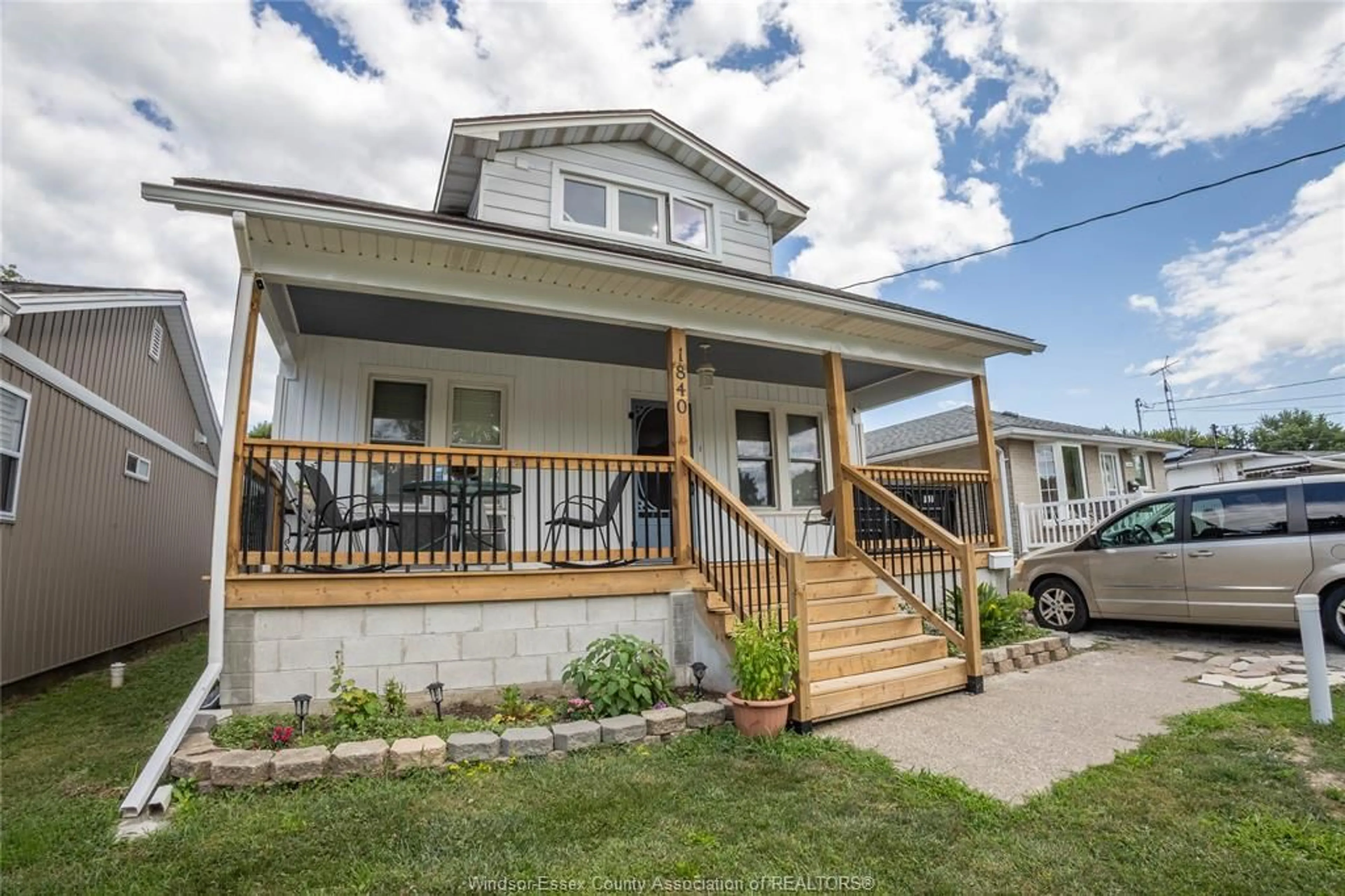 Home with vinyl exterior material, street for 1840 BALFOUR Blvd, Windsor Ontario N8T 2S3