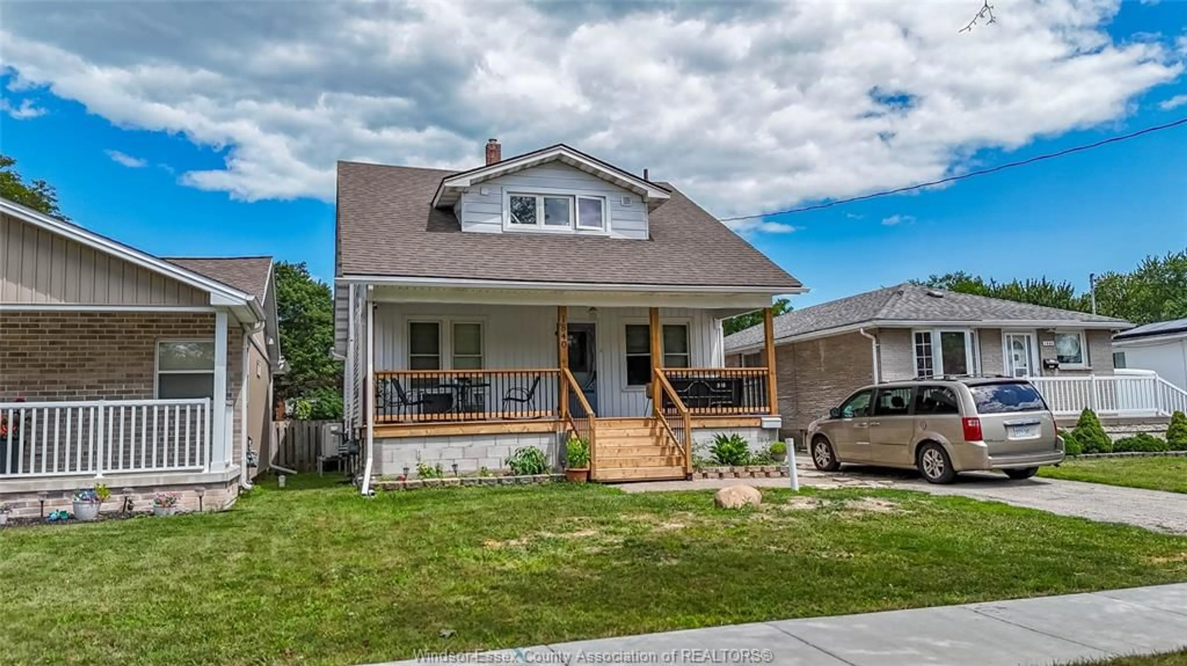 Home with vinyl exterior material, street for 1840 BALFOUR Blvd, Windsor Ontario N8T 2S3
