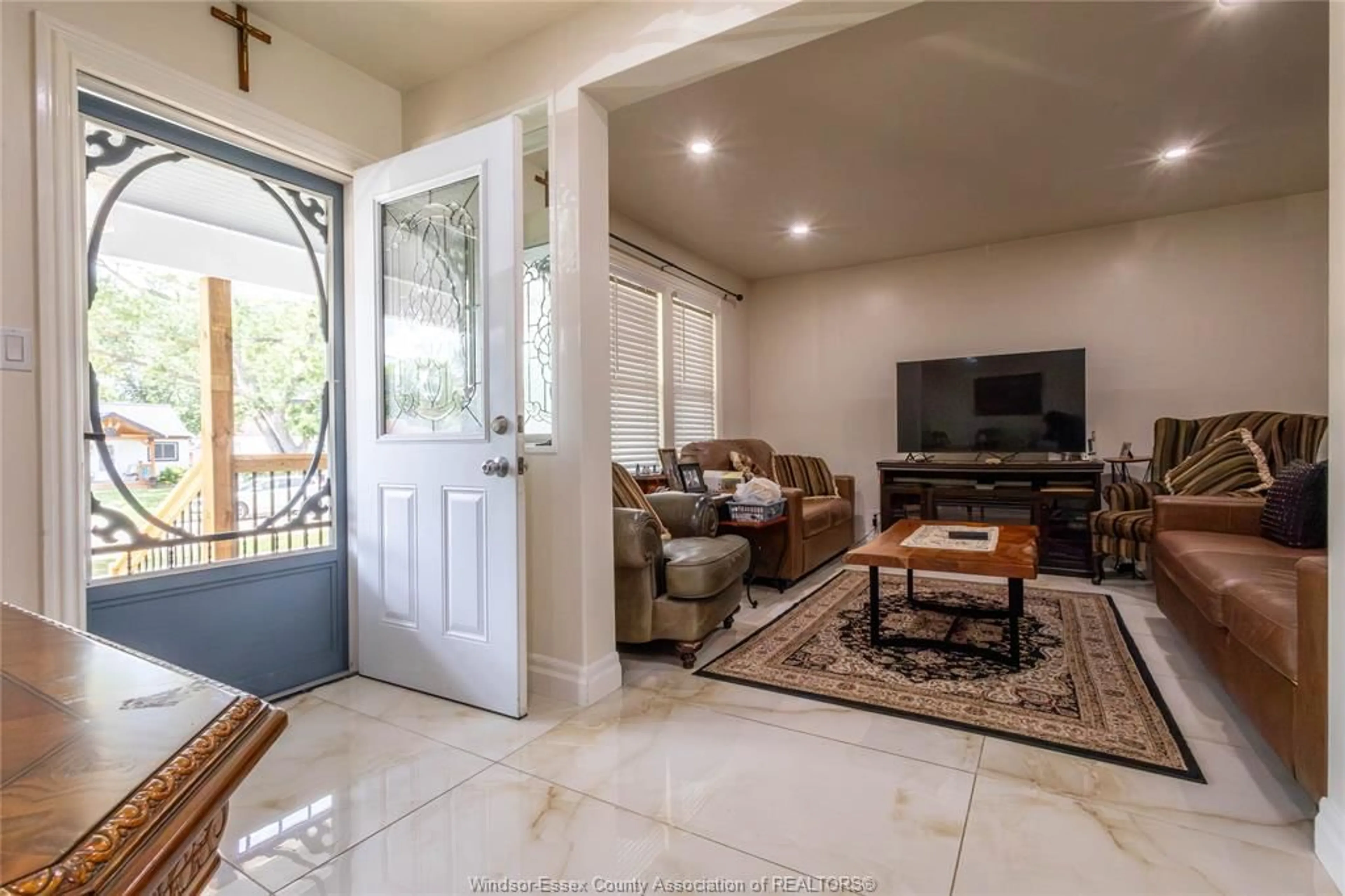Indoor entryway for 1840 BALFOUR Blvd, Windsor Ontario N8T 2S3