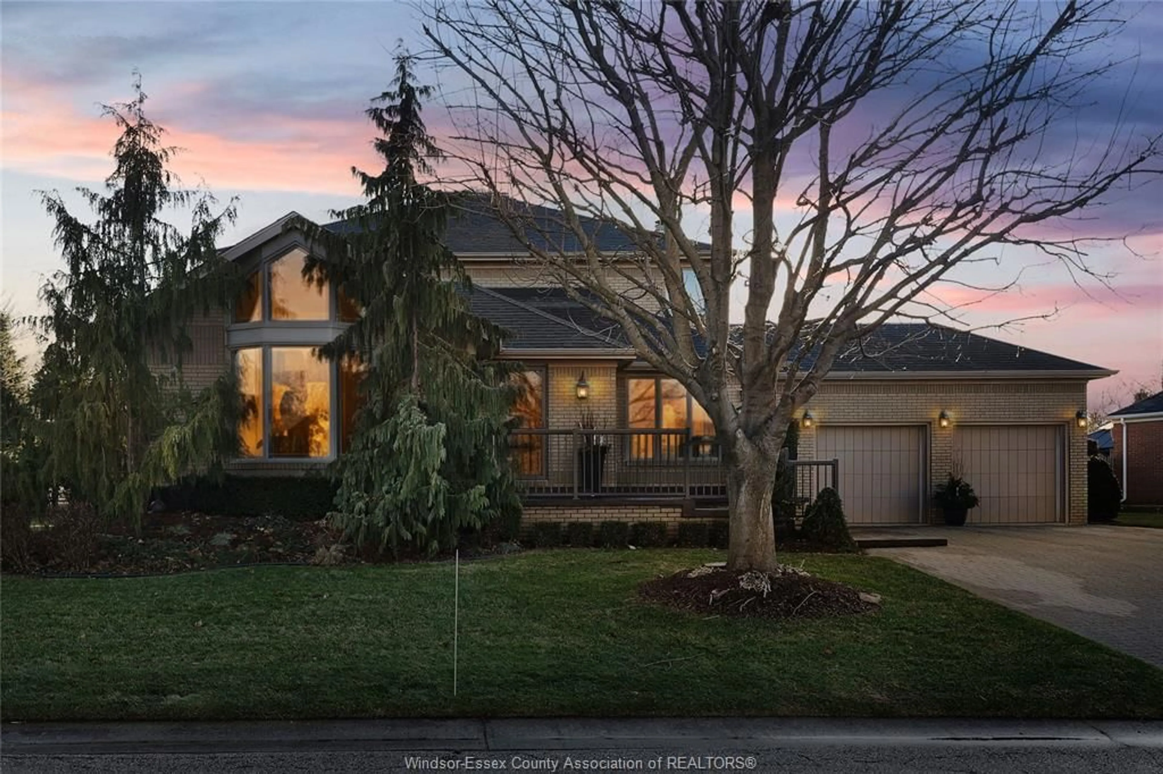 Home with vinyl exterior material, street for 3035 ROWLEY PARK Dr, Kingsville Ontario N9Y 3S8