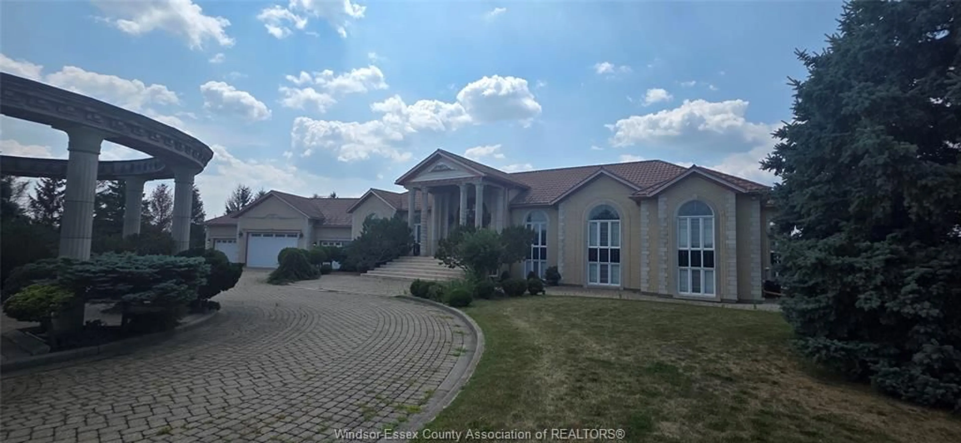 A pic from outside/outdoor area/front of a property/back of a property/a pic from drone, unknown for 7348 HOWARD, Amherstburg Ontario N0R 1J0
