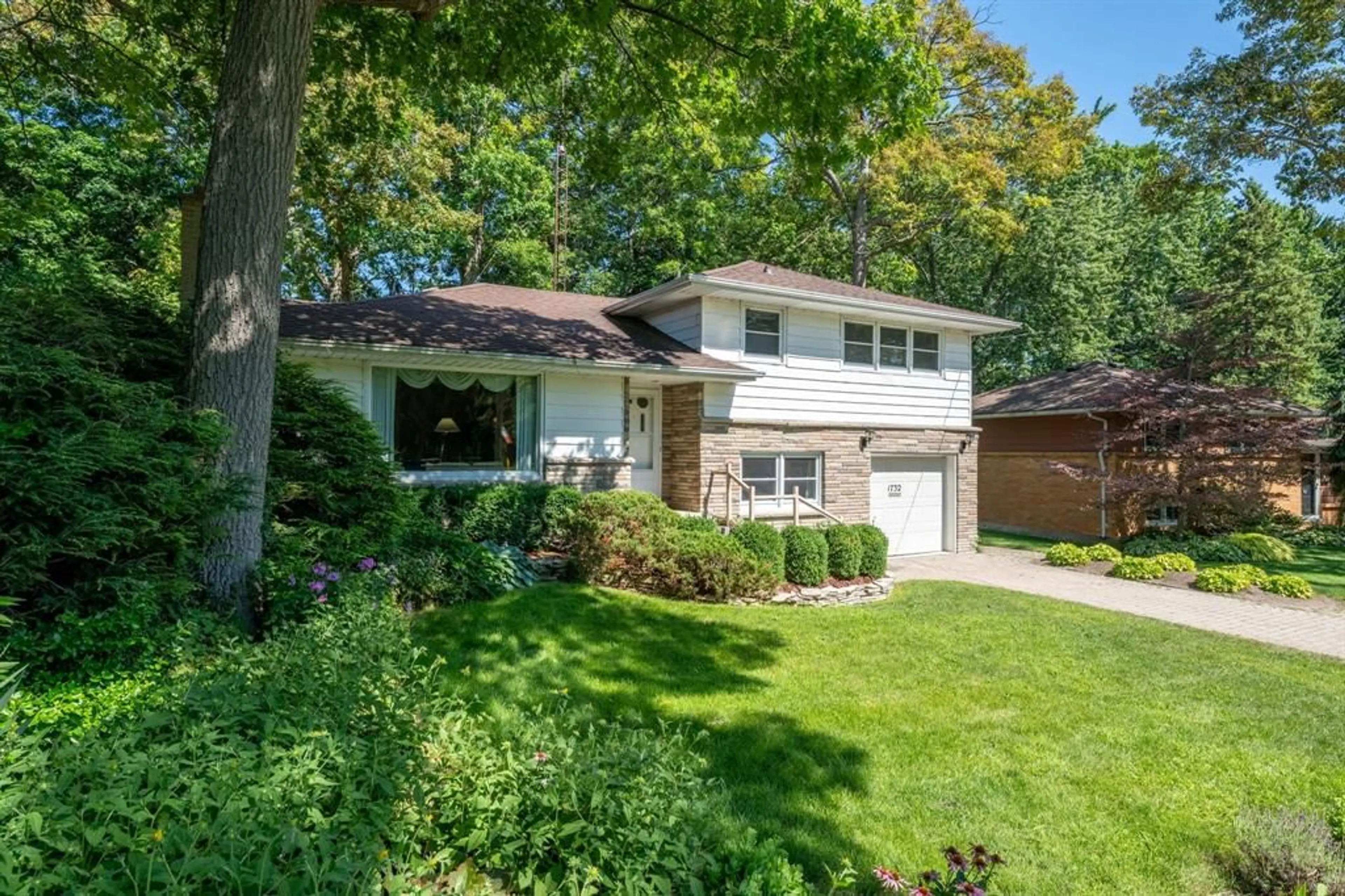 Home with brick exterior material, street for 1732 Rutherglen Close, Sarnia Ontario N7S 3R9