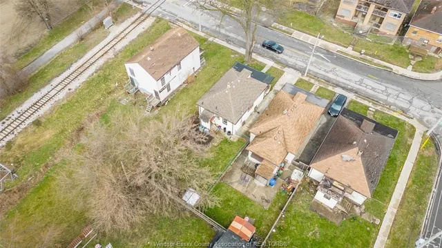 879 FELIX Ave, Windsor 5