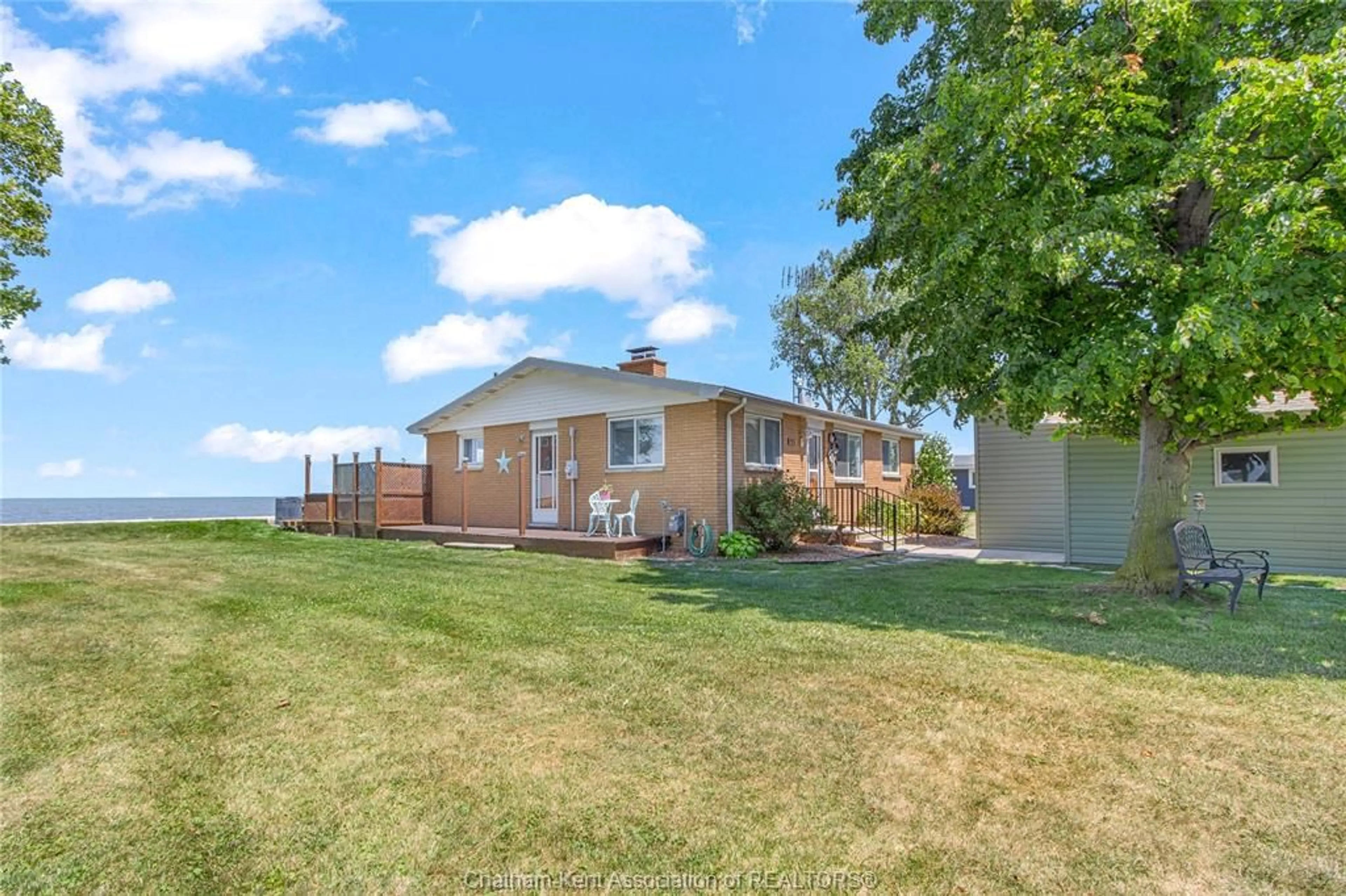 A pic from outside/outdoor area/front of a property/back of a property/a pic from drone, water/lake/river/ocean view for 95 ISLAND Cres, Lighthouse Cove Ontario N0P 2L0