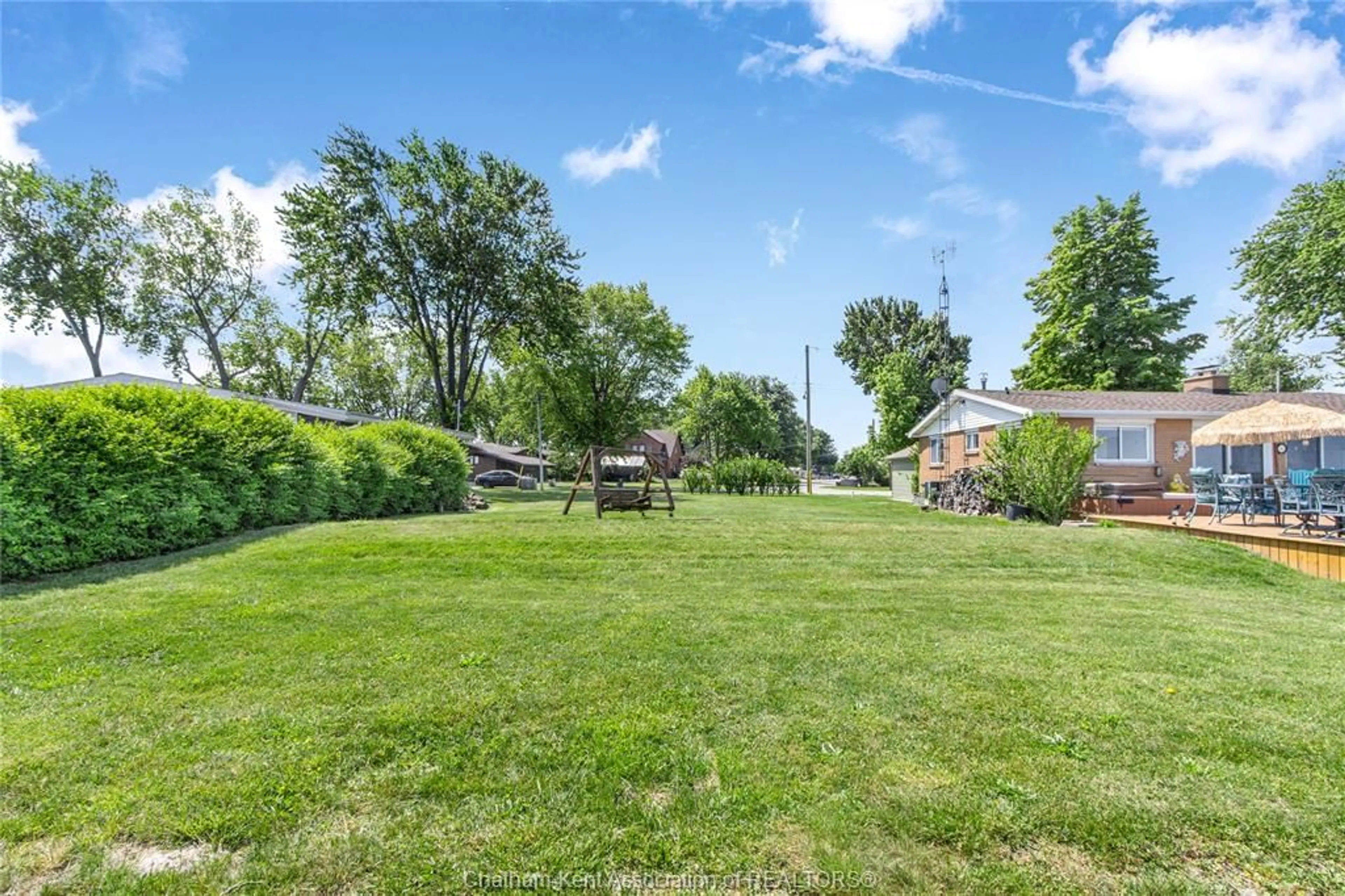A pic from outside/outdoor area/front of a property/back of a property/a pic from drone, unknown for 85 ISLAND Cres, Lighthouse Cove Ontario N0P 2L0