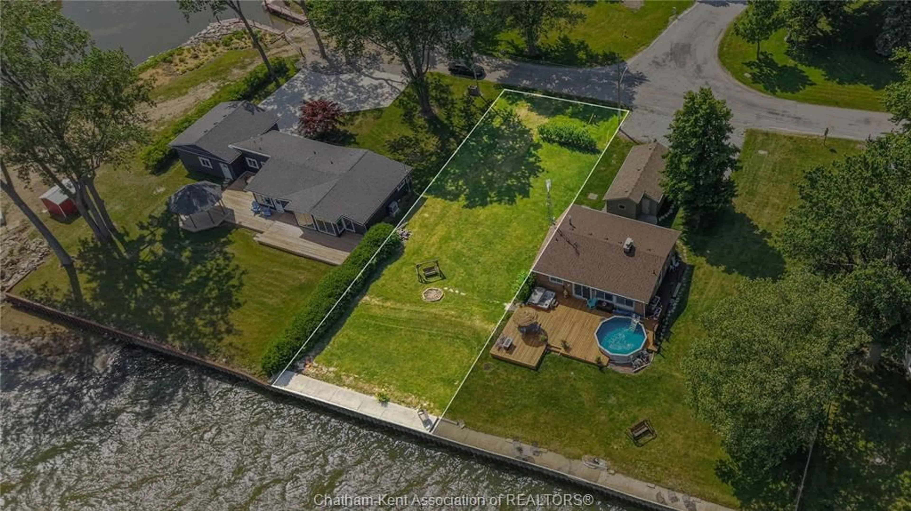 A pic from outside/outdoor area/front of a property/back of a property/a pic from drone, water/lake/river/ocean view for 85 ISLAND Cres, Lighthouse Cove Ontario N0P 2L0