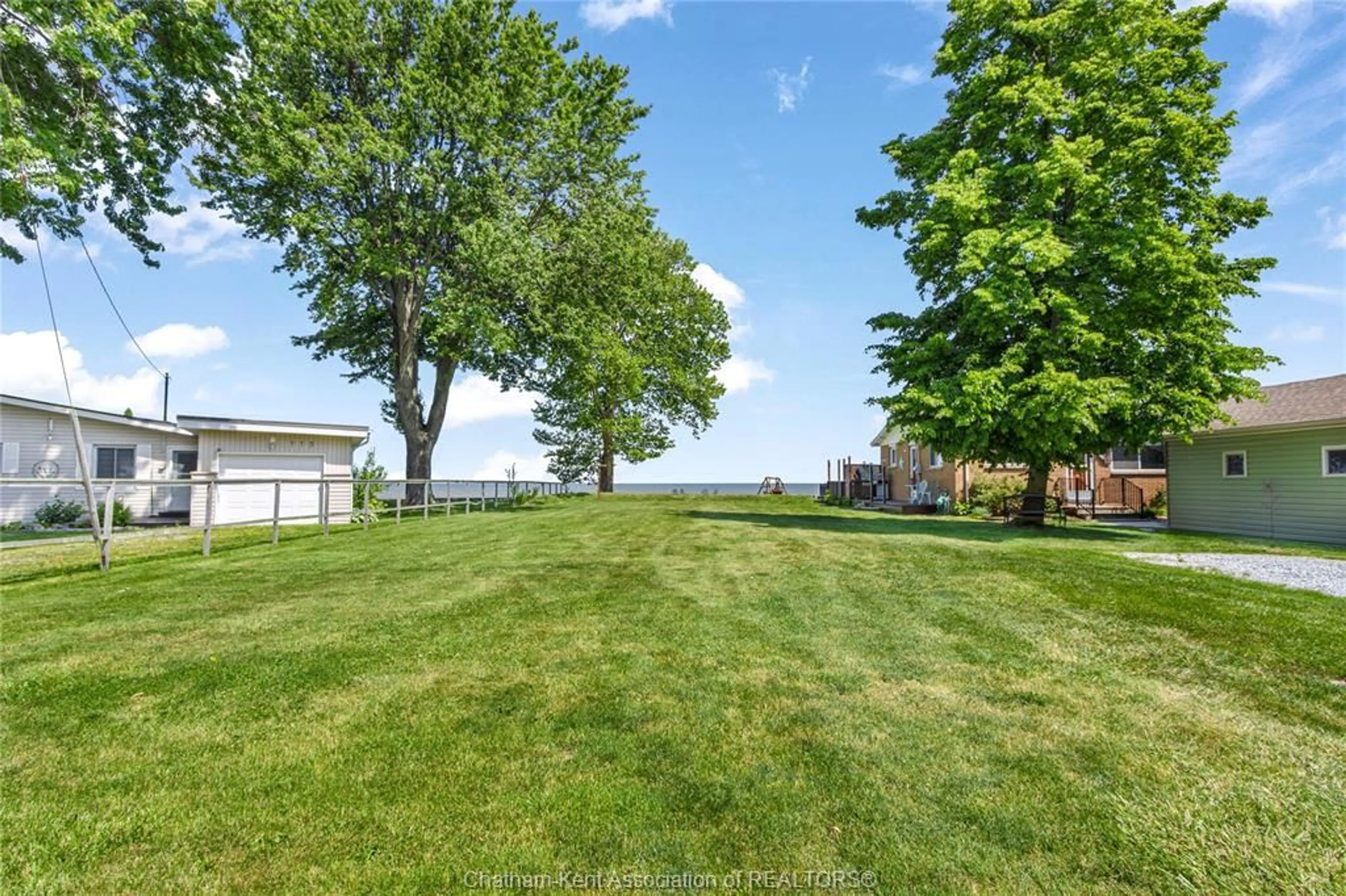 A pic from outside/outdoor area/front of a property/back of a property/a pic from drone, water/lake/river/ocean view for 105 ISLAND Cres, Lighthouse Cove Ontario N0P 2L0