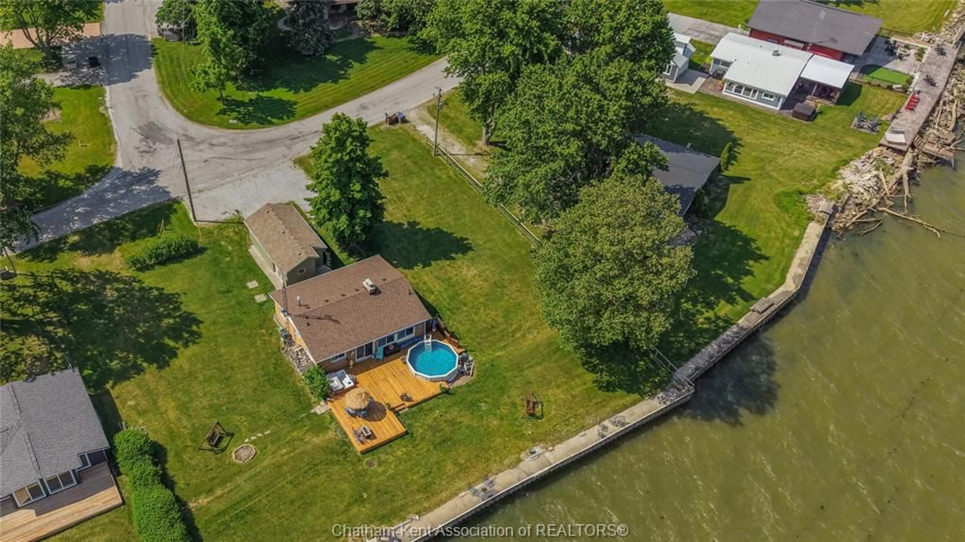 A pic from outside/outdoor area/front of a property/back of a property/a pic from drone, water/lake/river/ocean view for 105 ISLAND Cres, Lighthouse Cove Ontario N0P 2L0