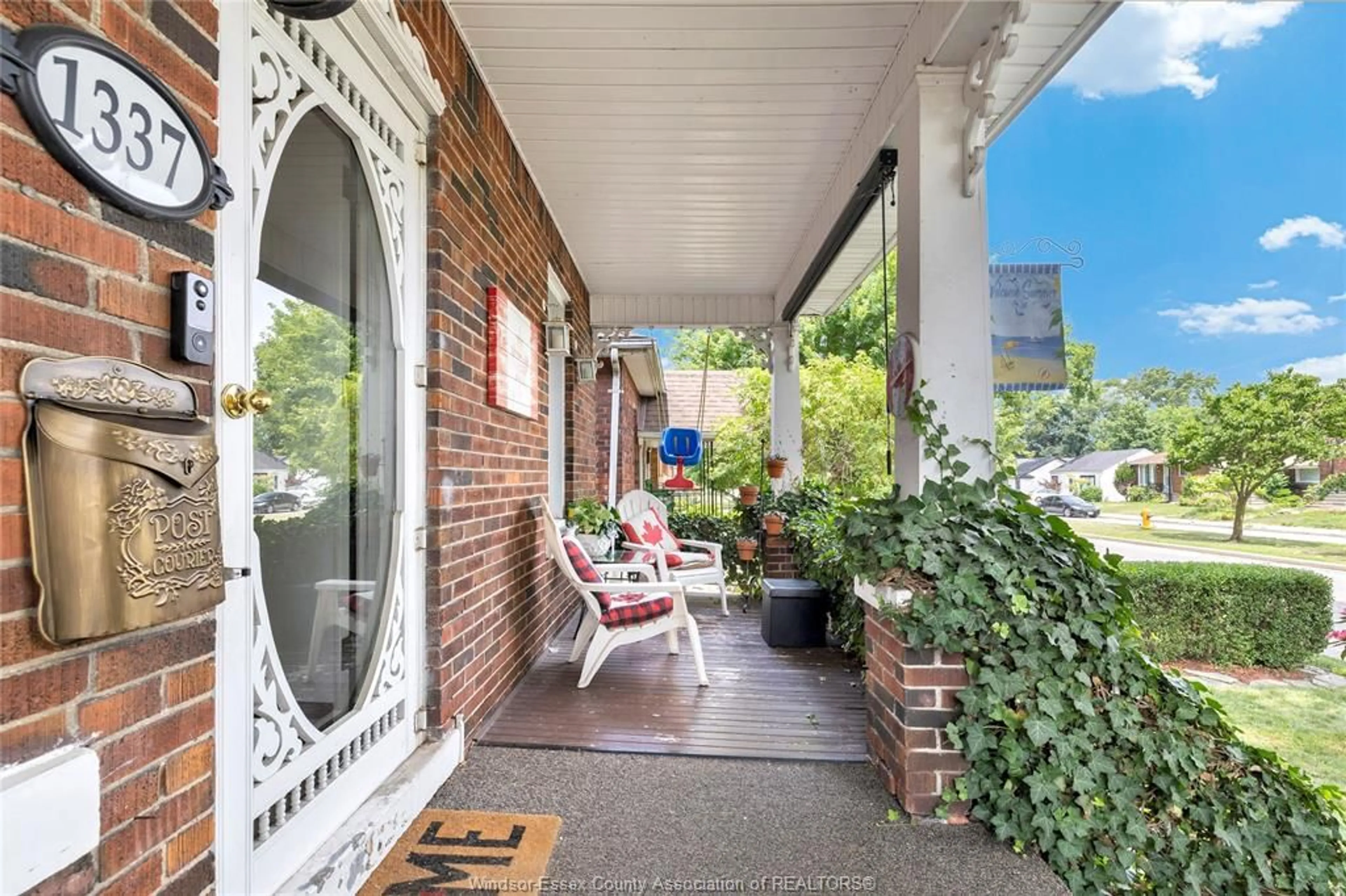 Patio, street for 1337 JANETTE, Windsor Ontario N8X 1Y7
