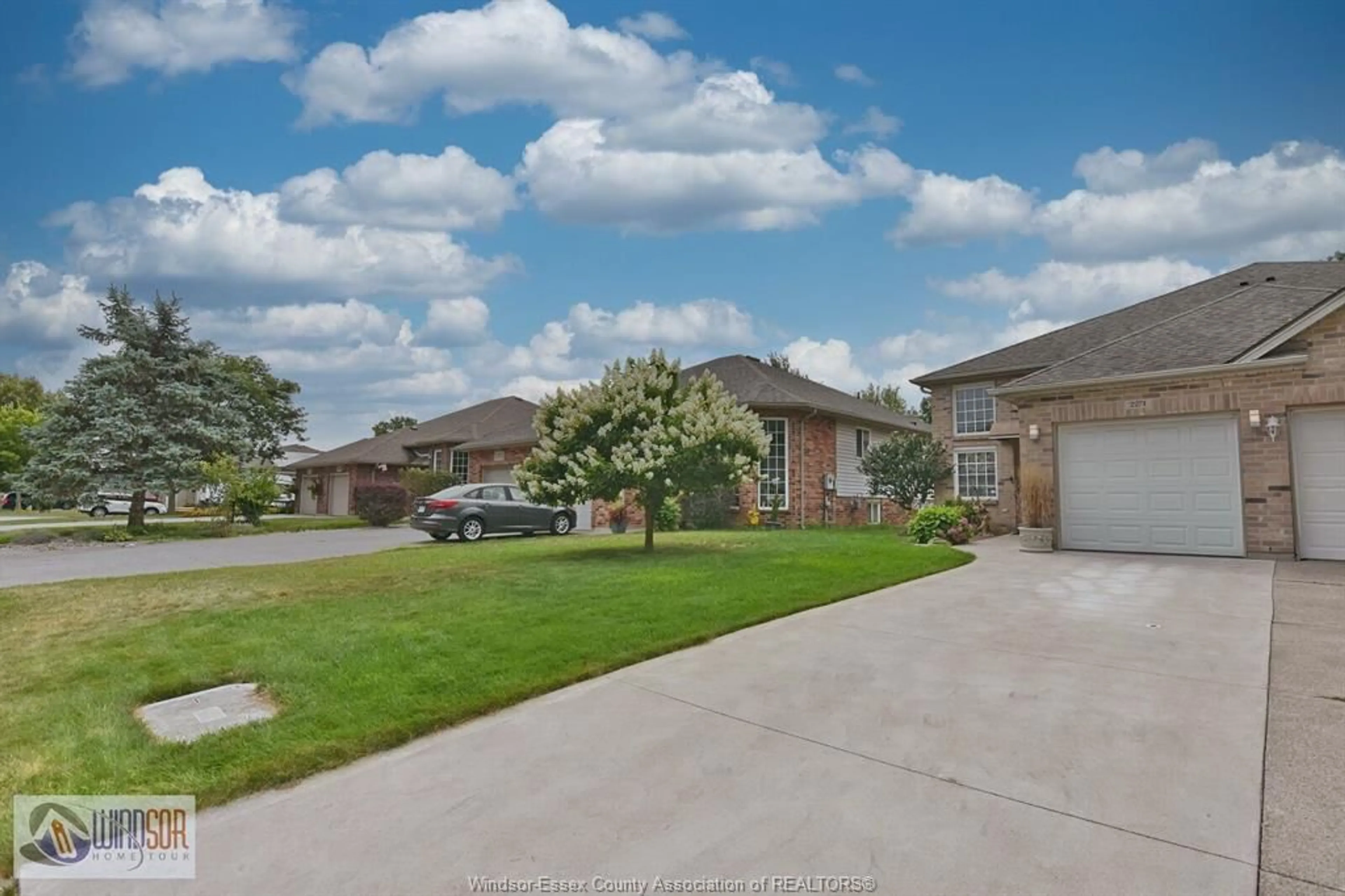 A pic from outside/outdoor area/front of a property/back of a property/a pic from drone, street for 2271 LAMONT St, Windsor Ontario N9E 4X5