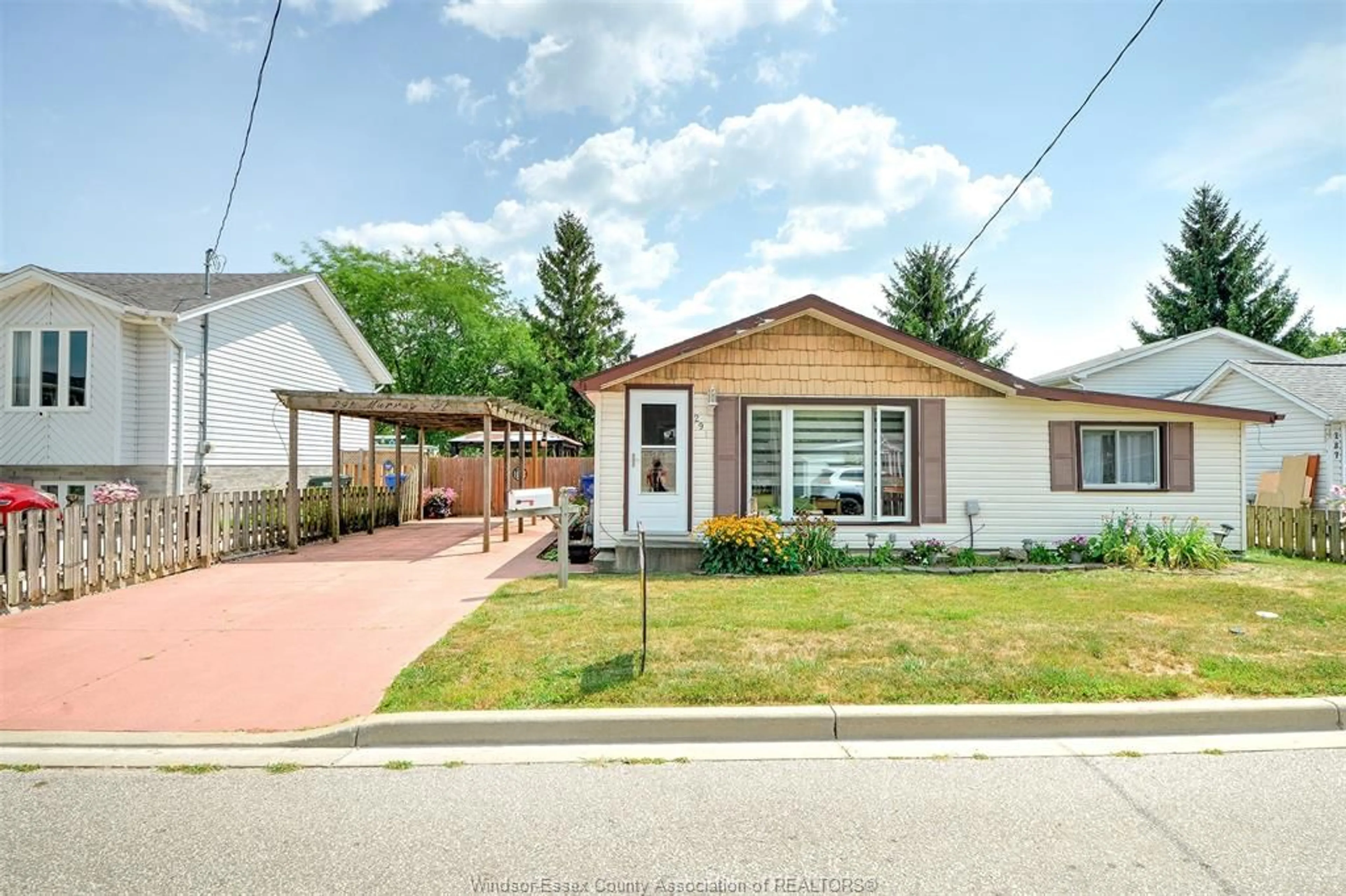 Home with vinyl exterior material, street for 291 MURRAY, Amherstburg Ontario N9V 1K2