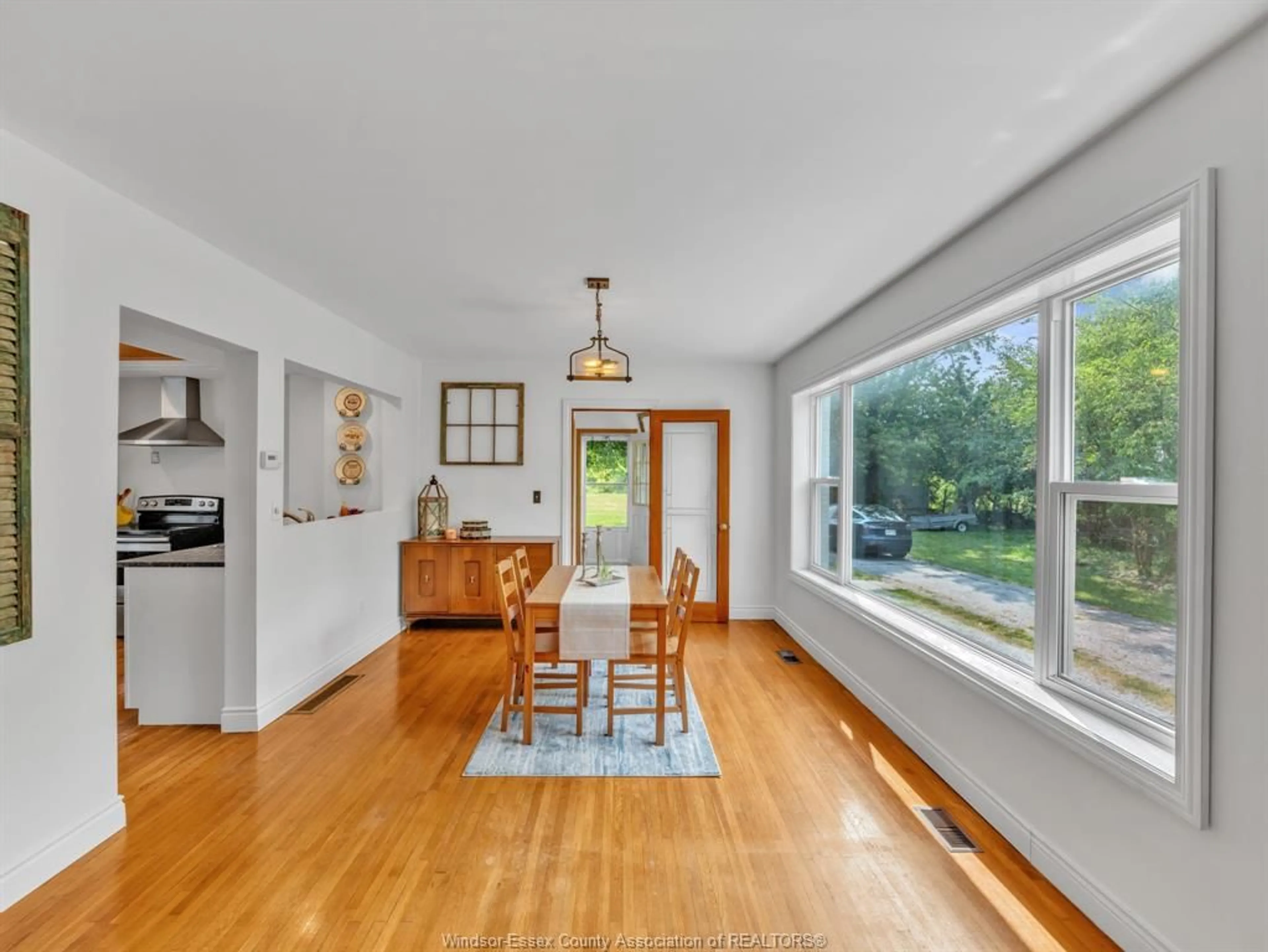 Dining room, wood/laminate floor for 4416 NINTH CONCESSION, Tecumseh Ontario N8N 2M1