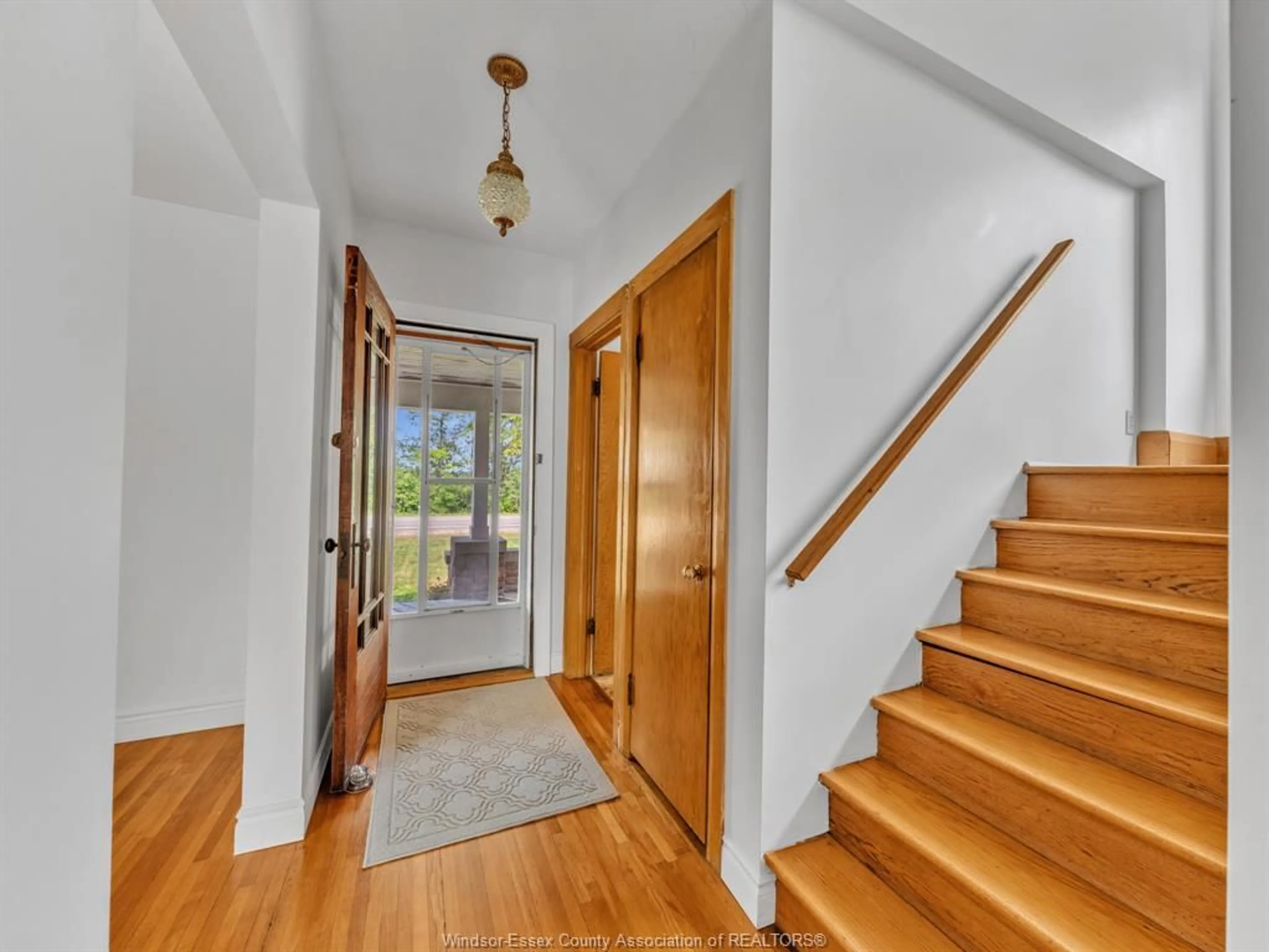 Indoor foyer for 4416 NINTH CONCESSION, Tecumseh Ontario N8N 2M1