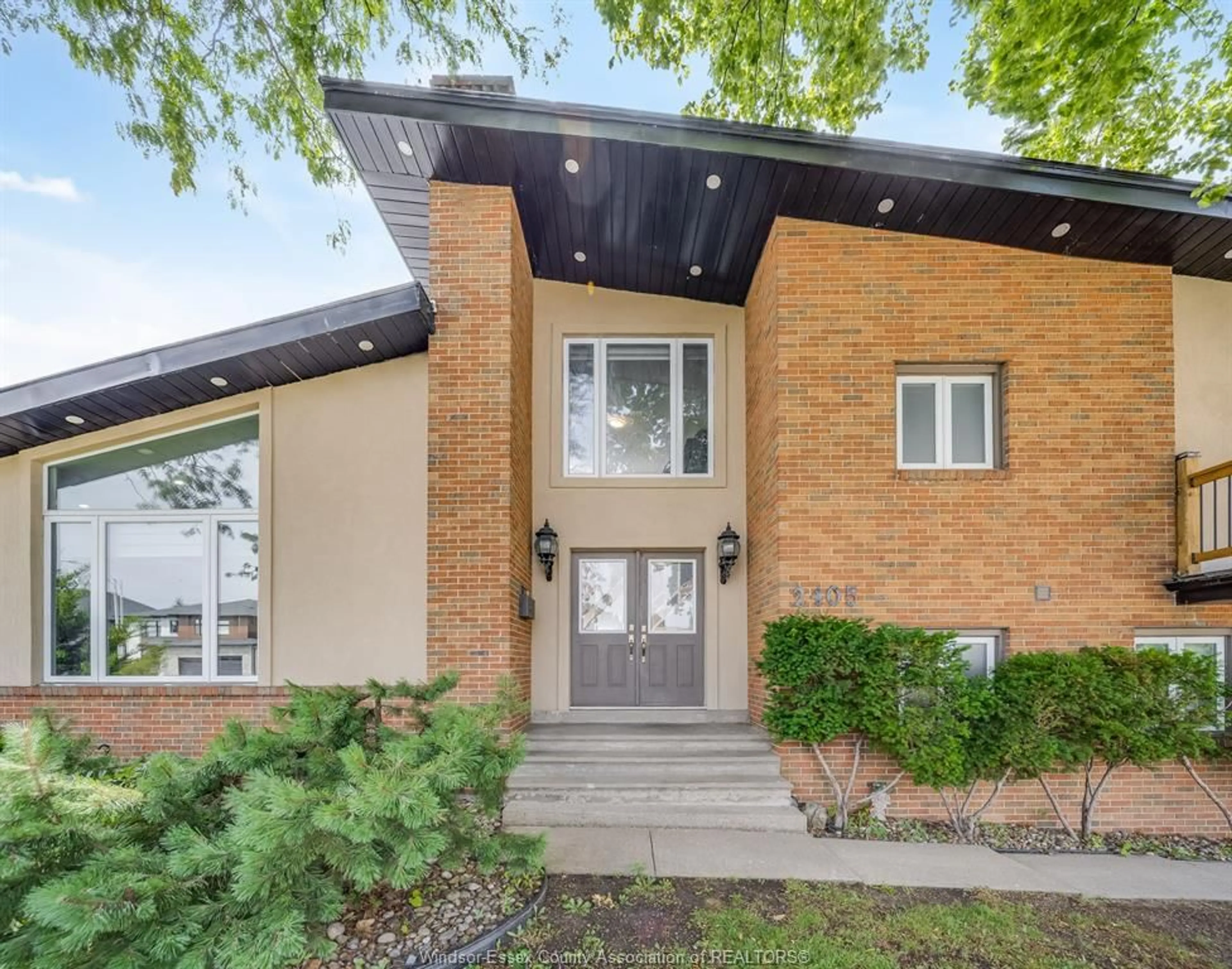 Home with brick exterior material, street for 2405 ROXBOROUGH Blvd, Windsor Ontario N9E 2Z7