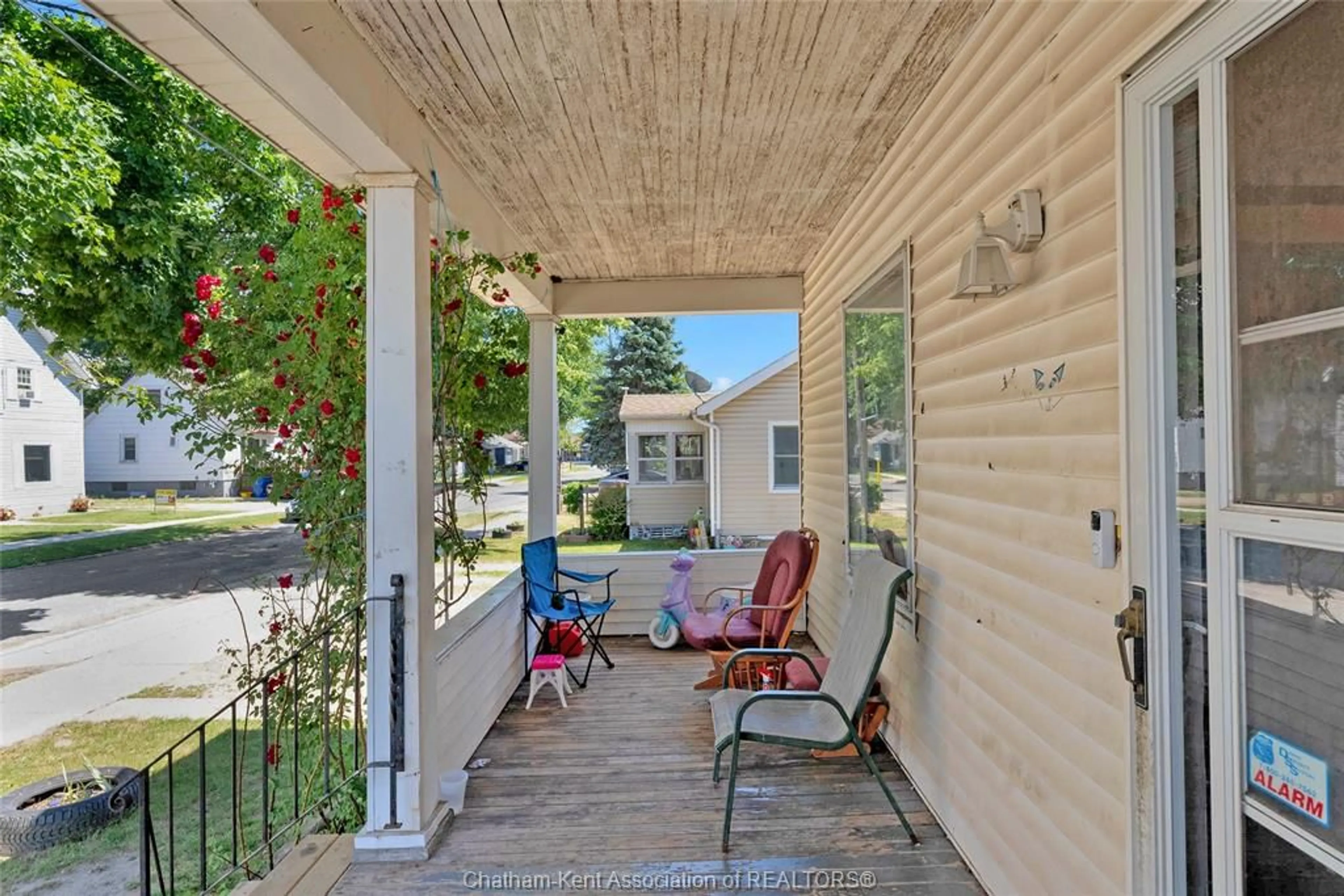 Patio, street for 106 St. George St, Chatham Ontario N7M 4P4