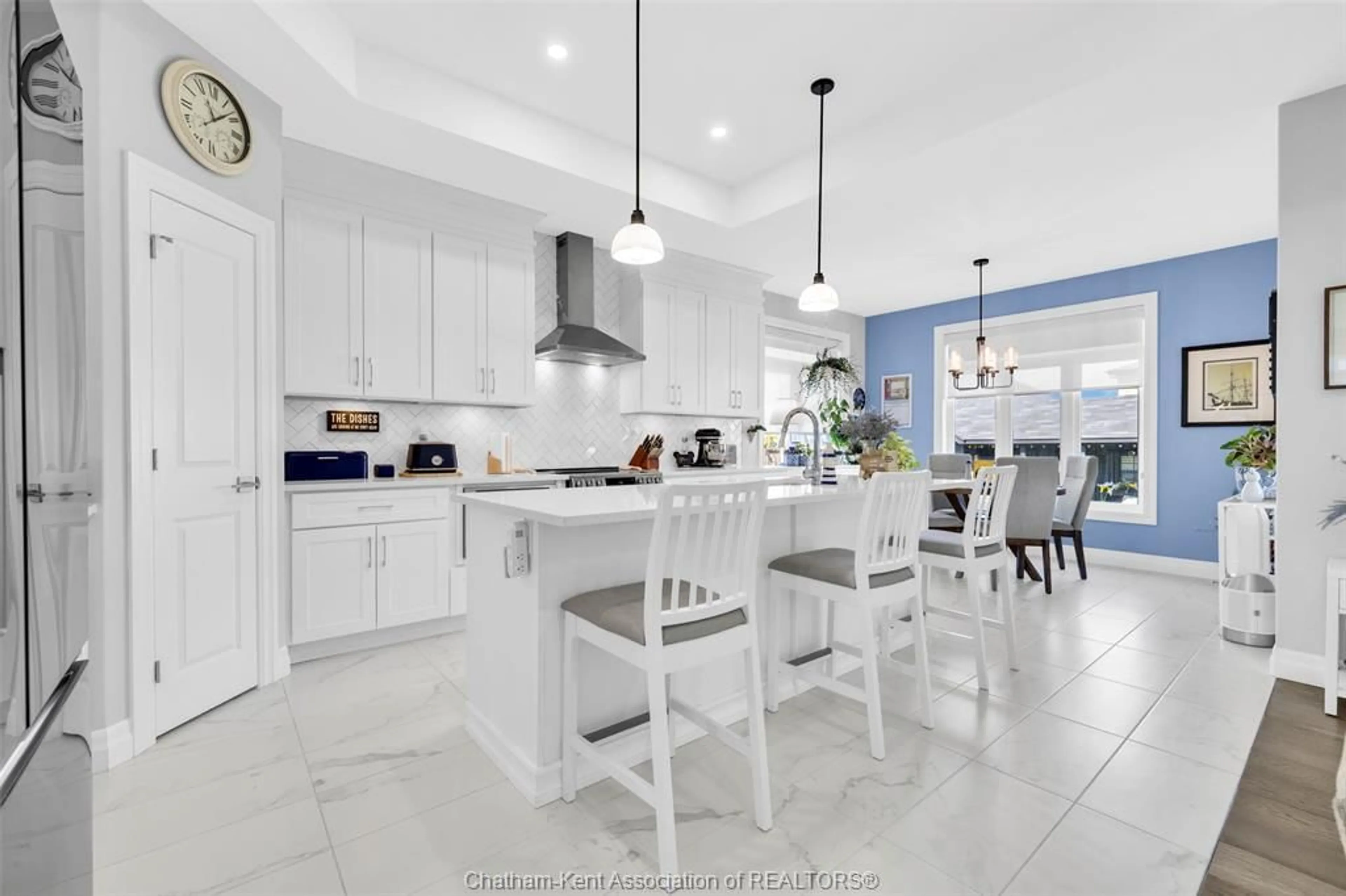 Open concept kitchen, ceramic/tile floor for 27 TRACY Dr, Chatham Ontario N7M 0S8