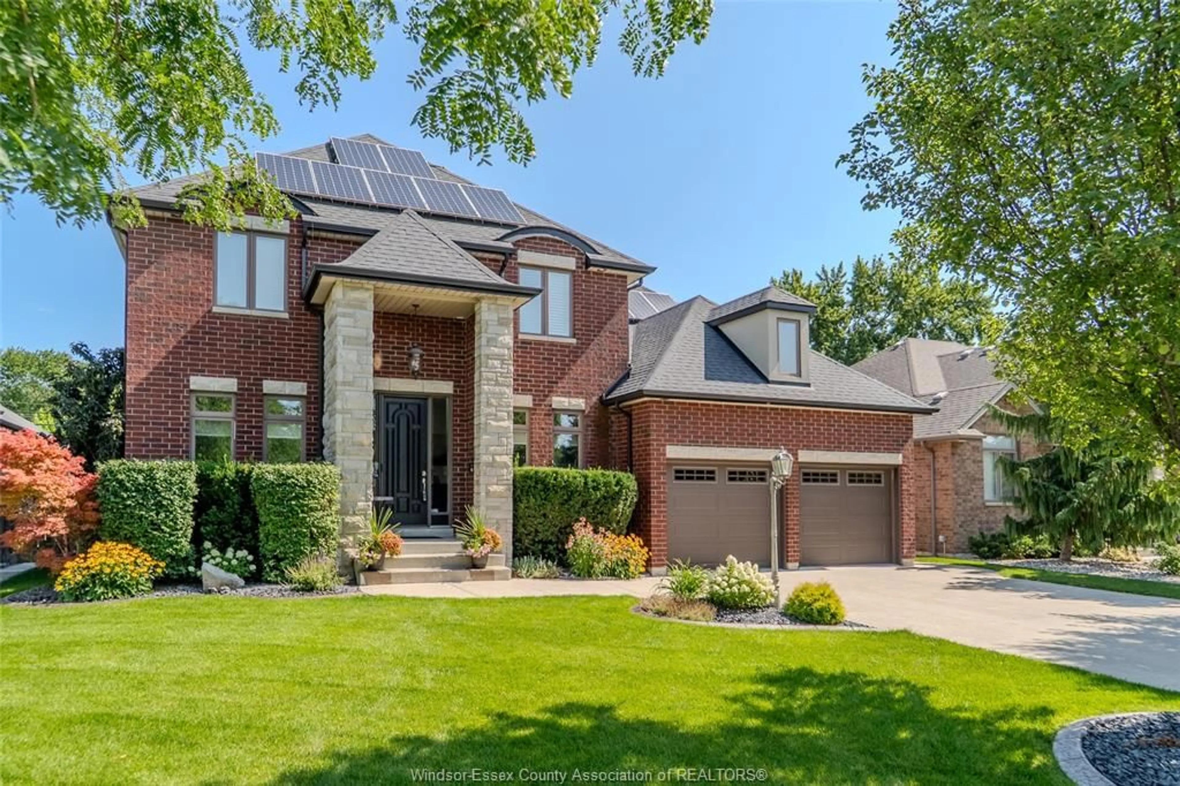 Home with brick exterior material, street for 425 Superior St, LaSalle Ontario N9J 3Z5