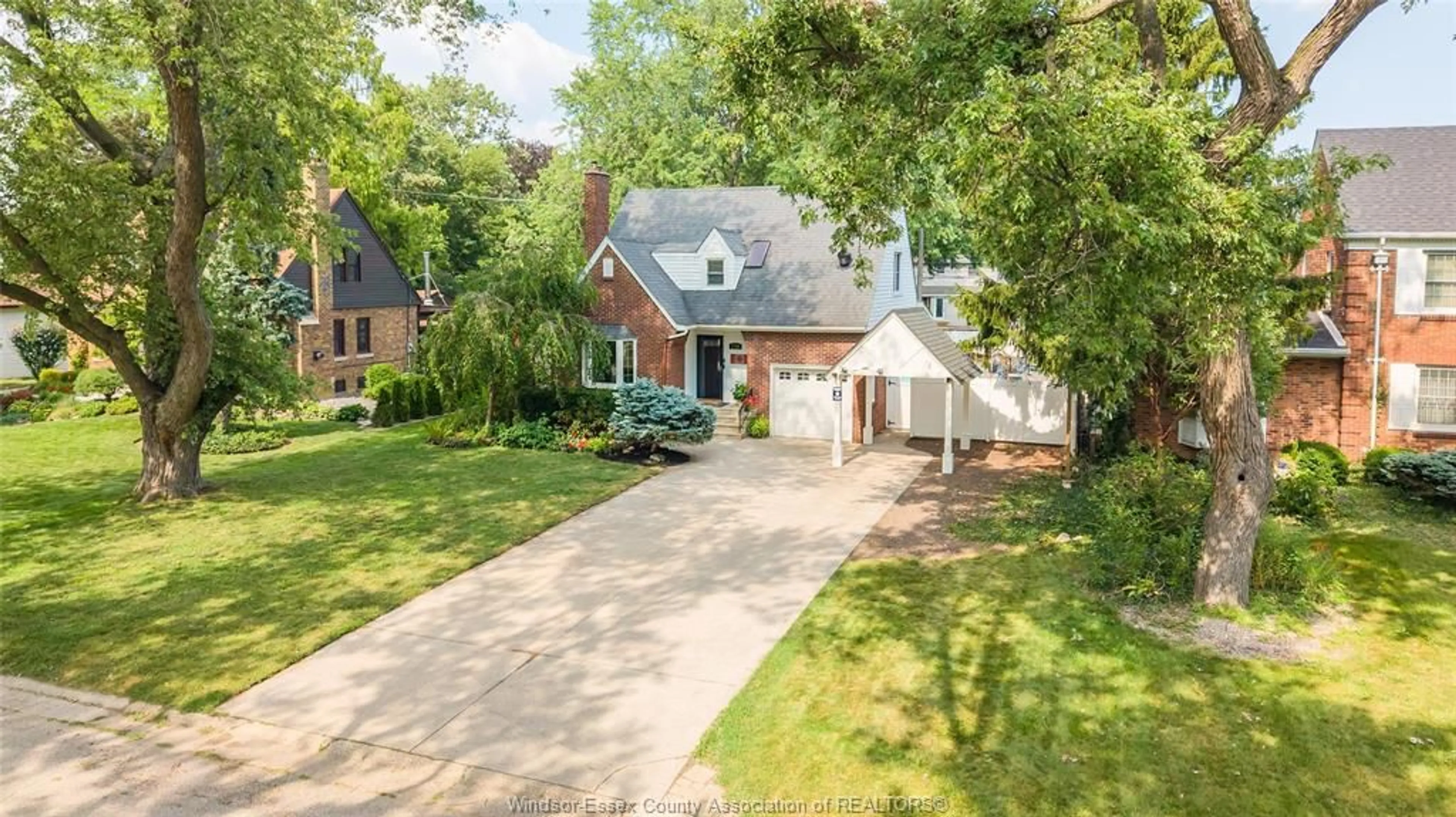 Home with brick exterior material, street for 2784 ALEXANDRA AVE, Windsor Ontario N9H 2J6