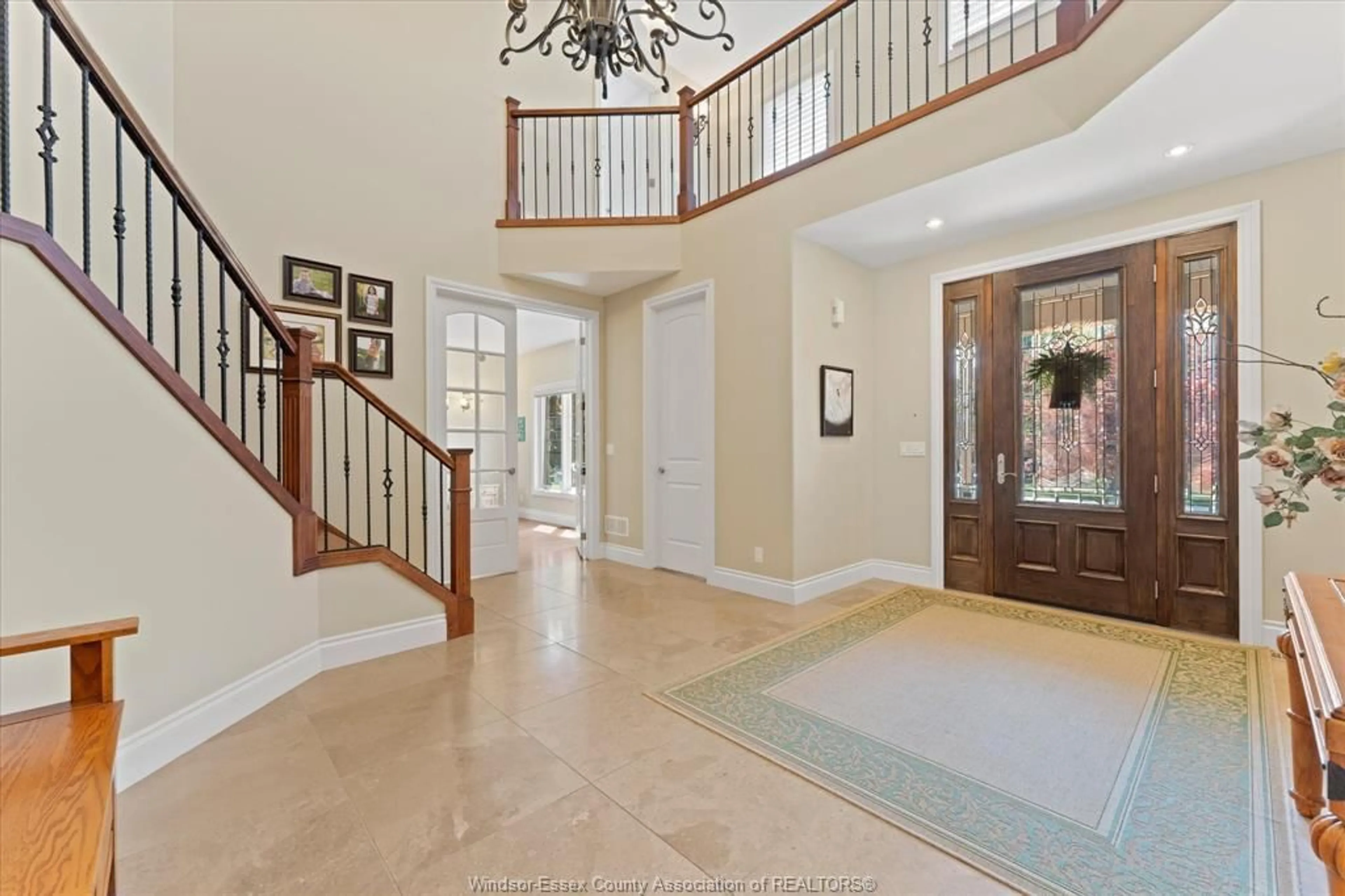 Indoor foyer for 1108 REGENCY Cres, Lakeshore Ontario N8L 0W6