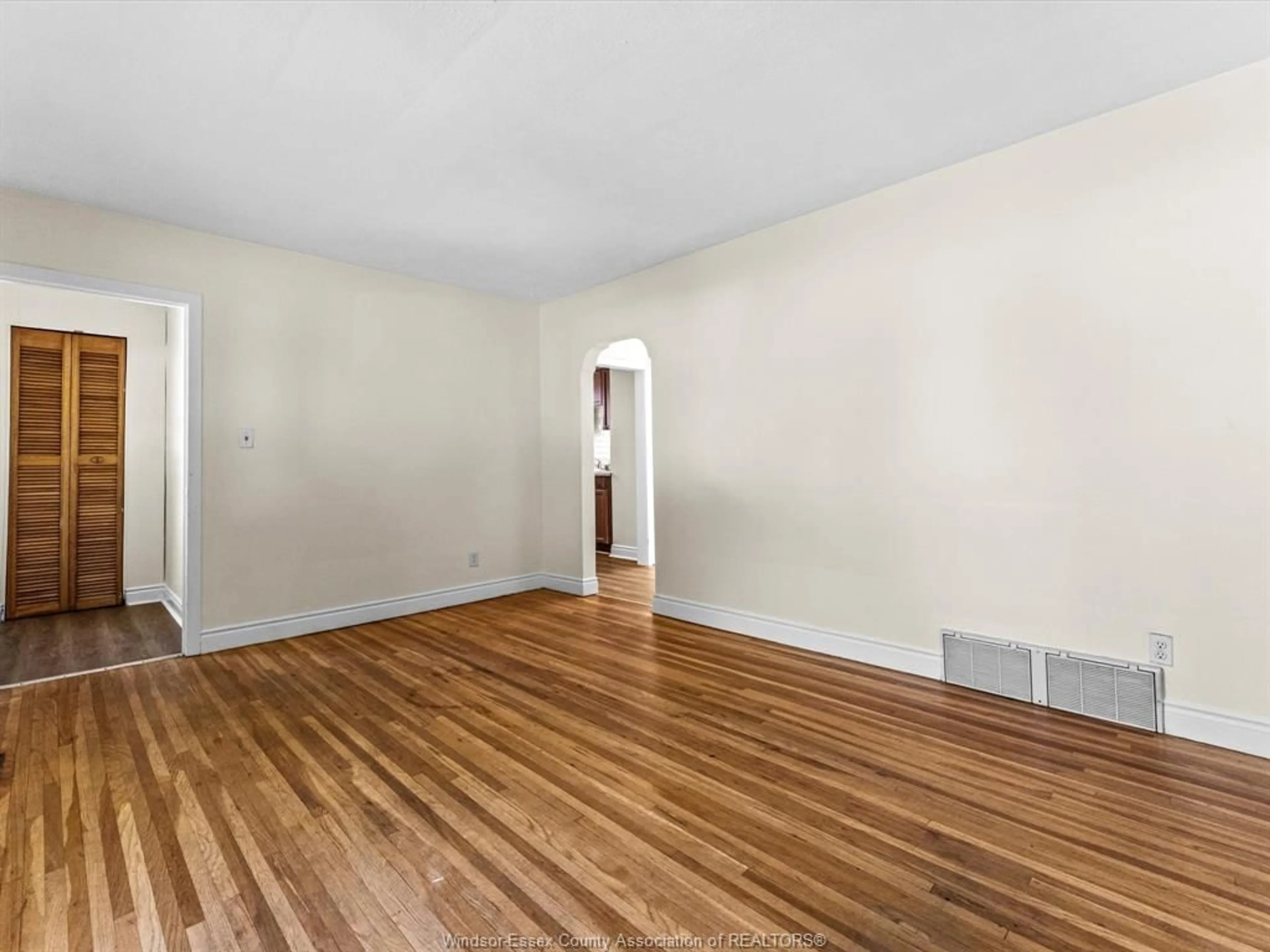 A pic of a room for 962 ASKIN, Windsor Ontario N9B 2X7