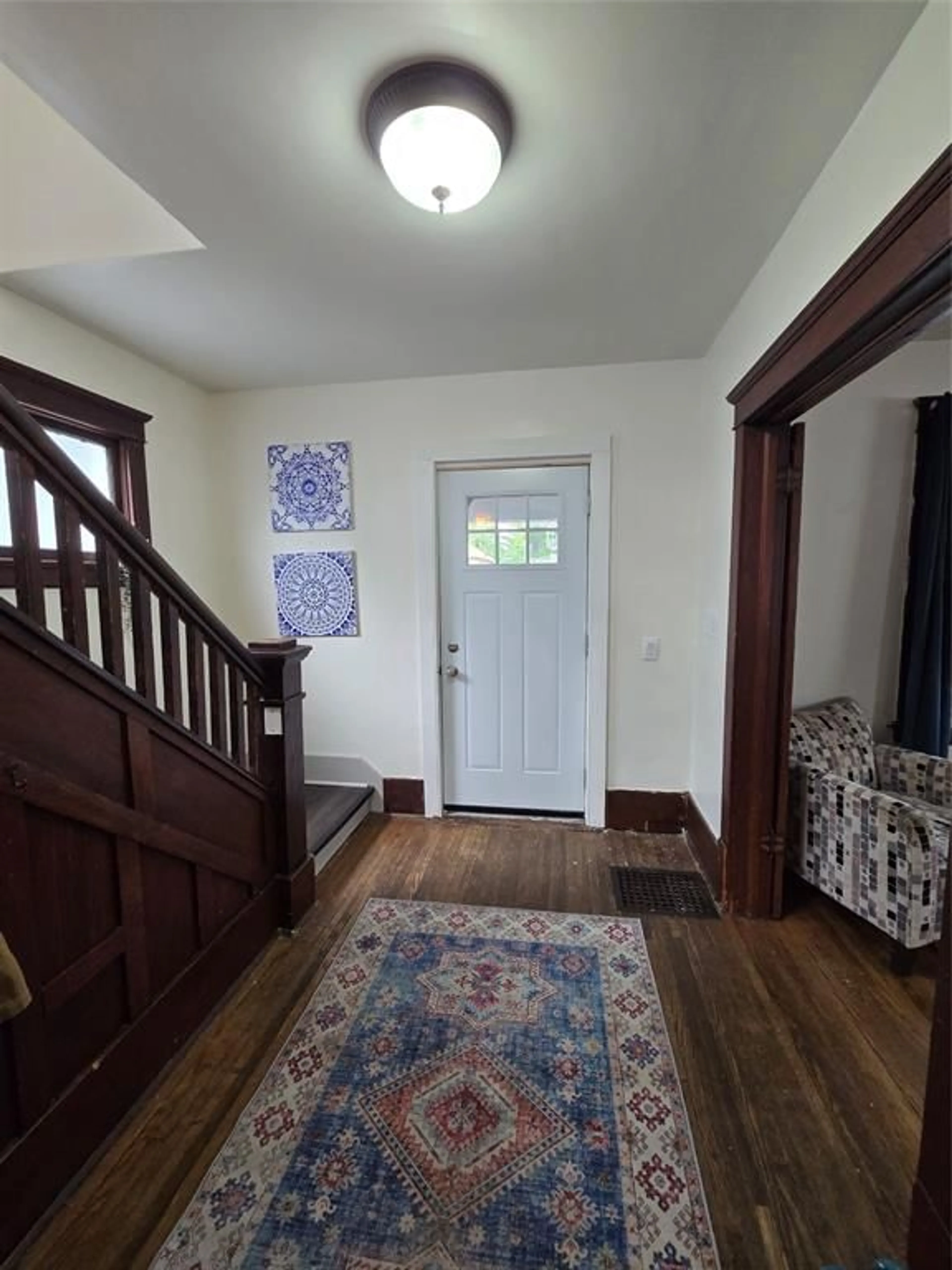 Indoor entryway for 141 RICHARD St, Sarnia Ontario N7T 1S6