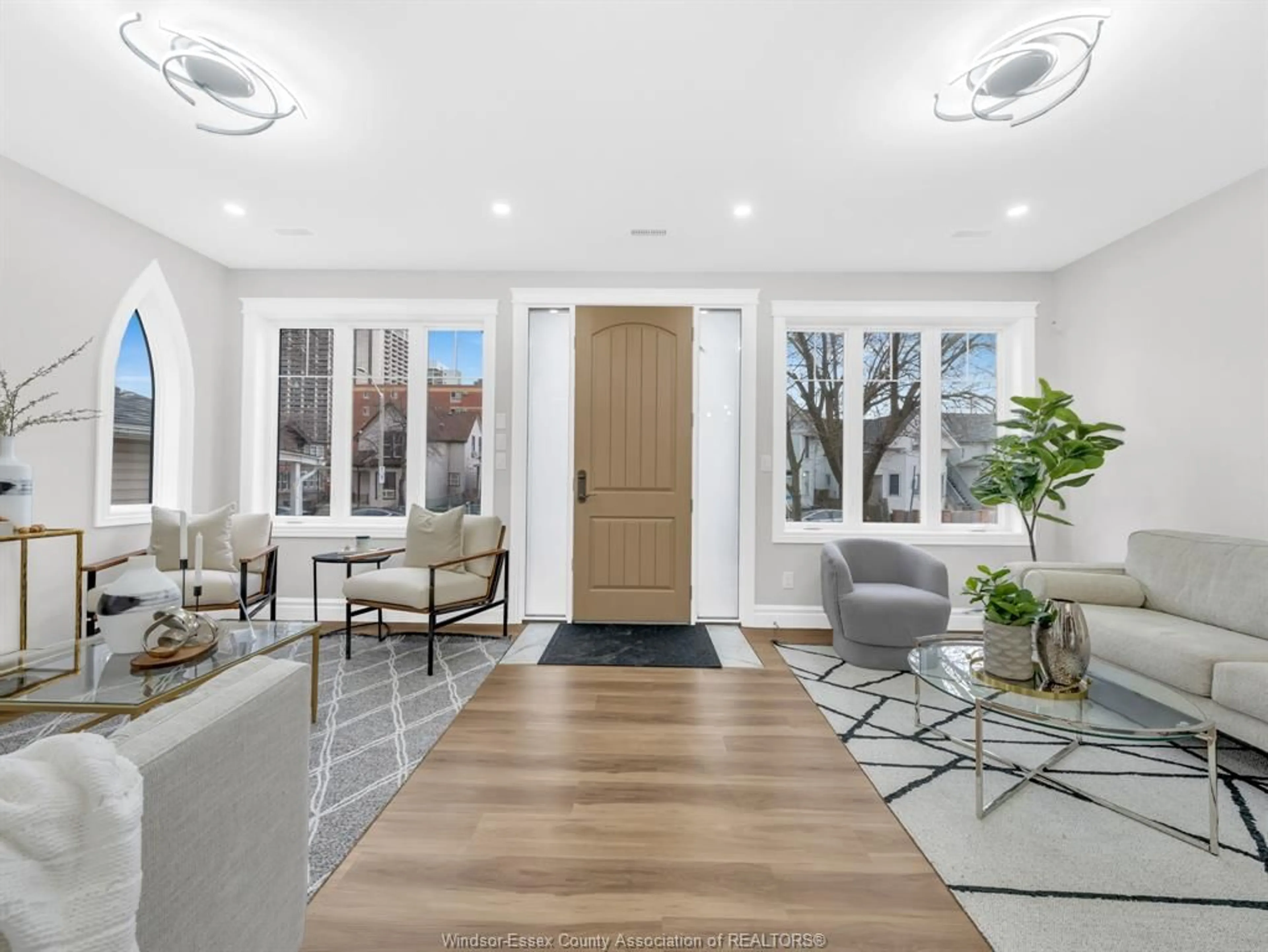 Indoor entryway for 485 CHURCH St, Windsor Ontario N9A 4T1