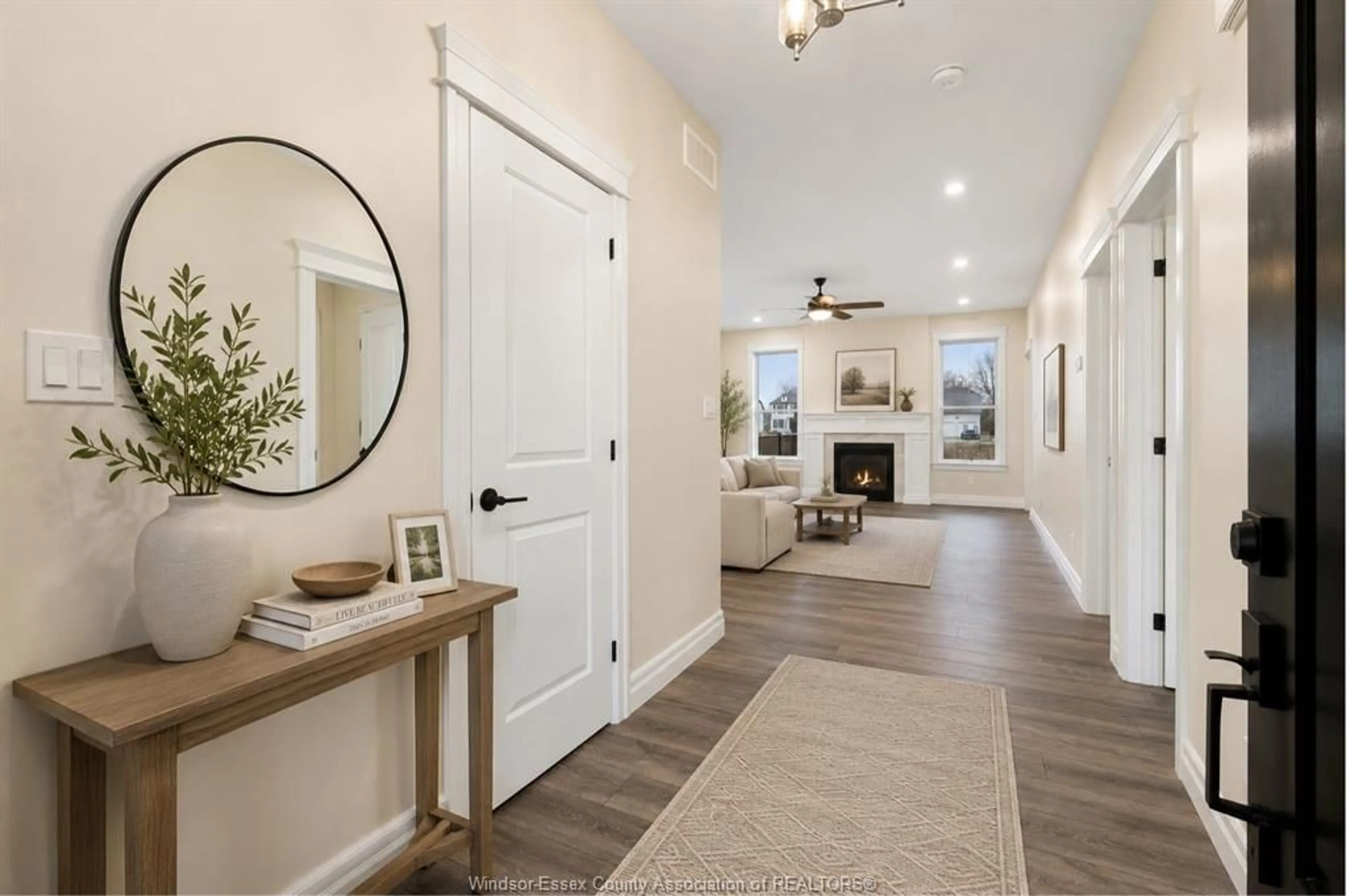 Indoor entryway for 53 BELLEVIEW, Kingsville Ontario N0R 1B0