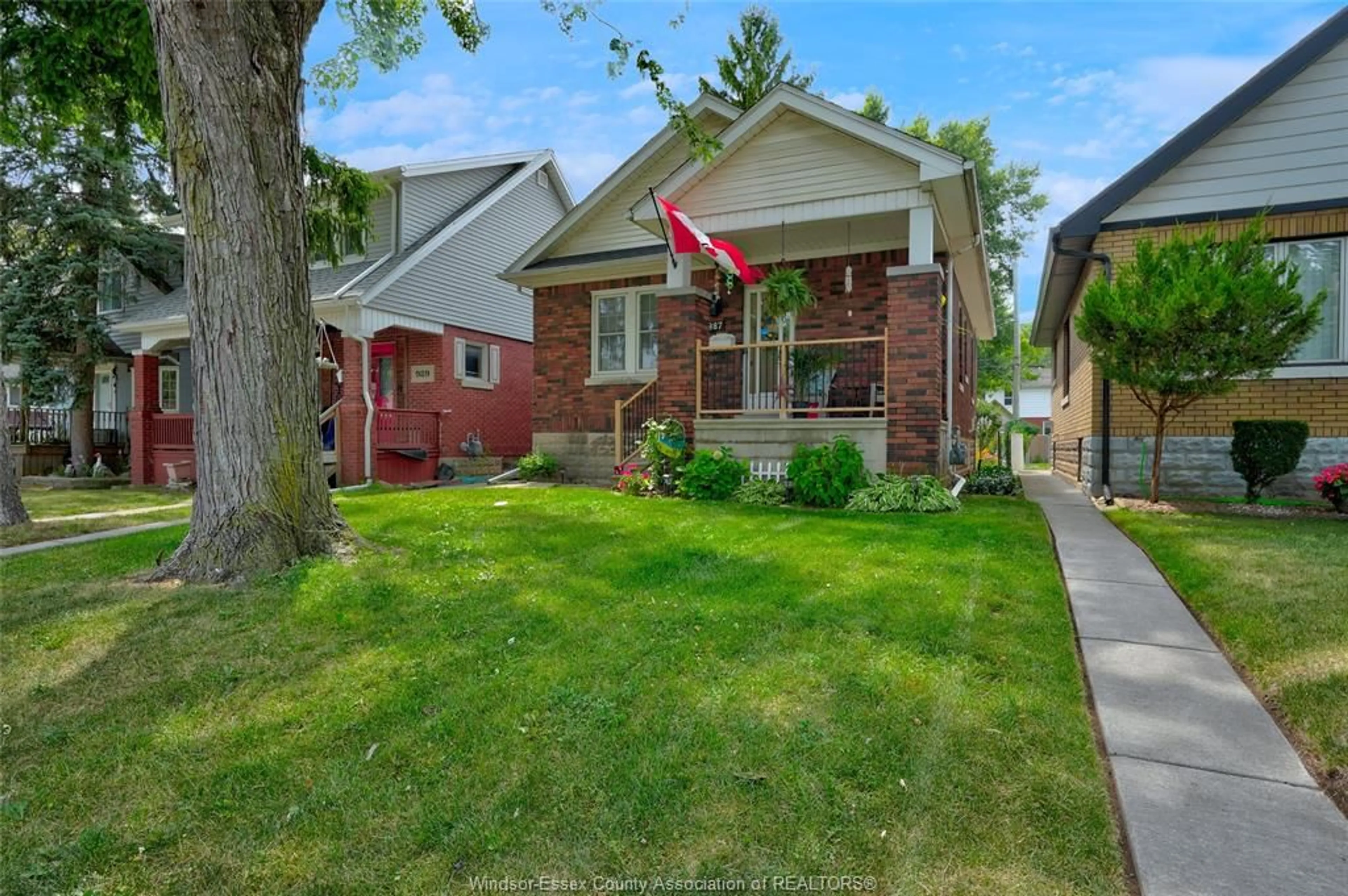 Home with brick exterior material, street for 987 CURRY, Windsor Ontario N9B 2C4