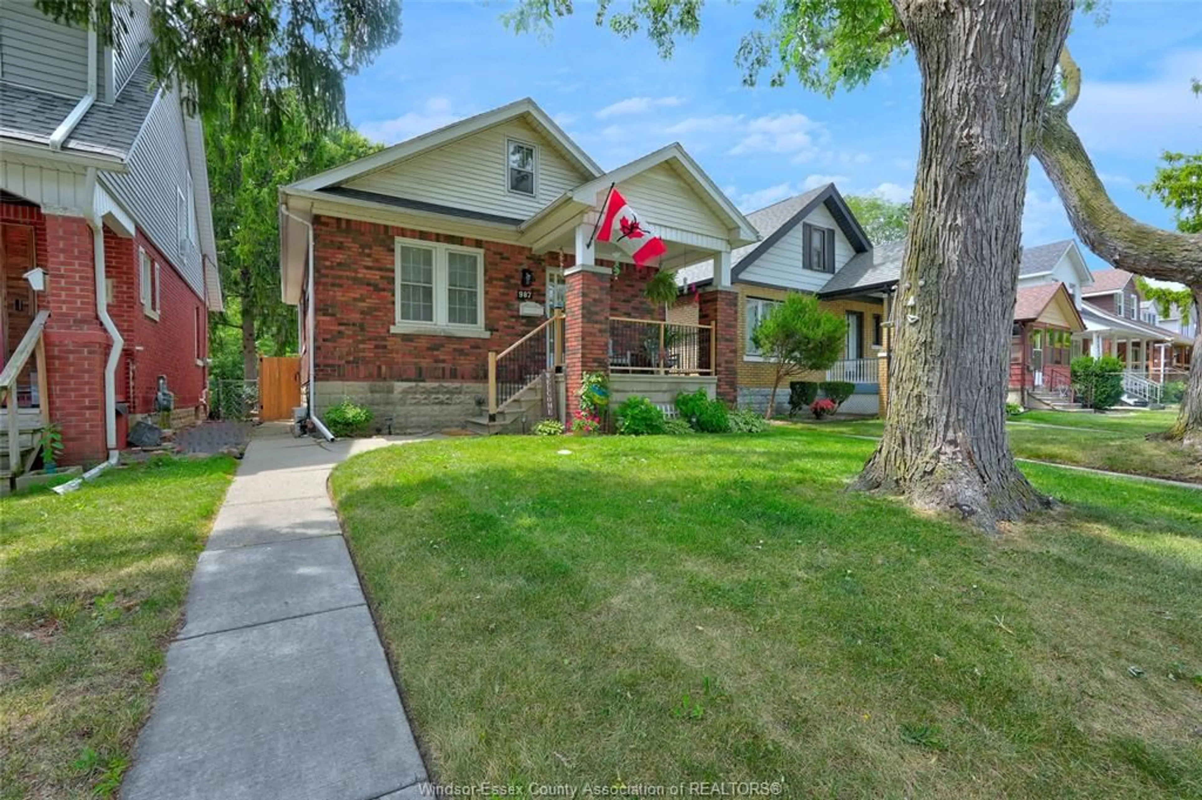 Home with brick exterior material, street for 987 CURRY, Windsor Ontario N9B 2C4
