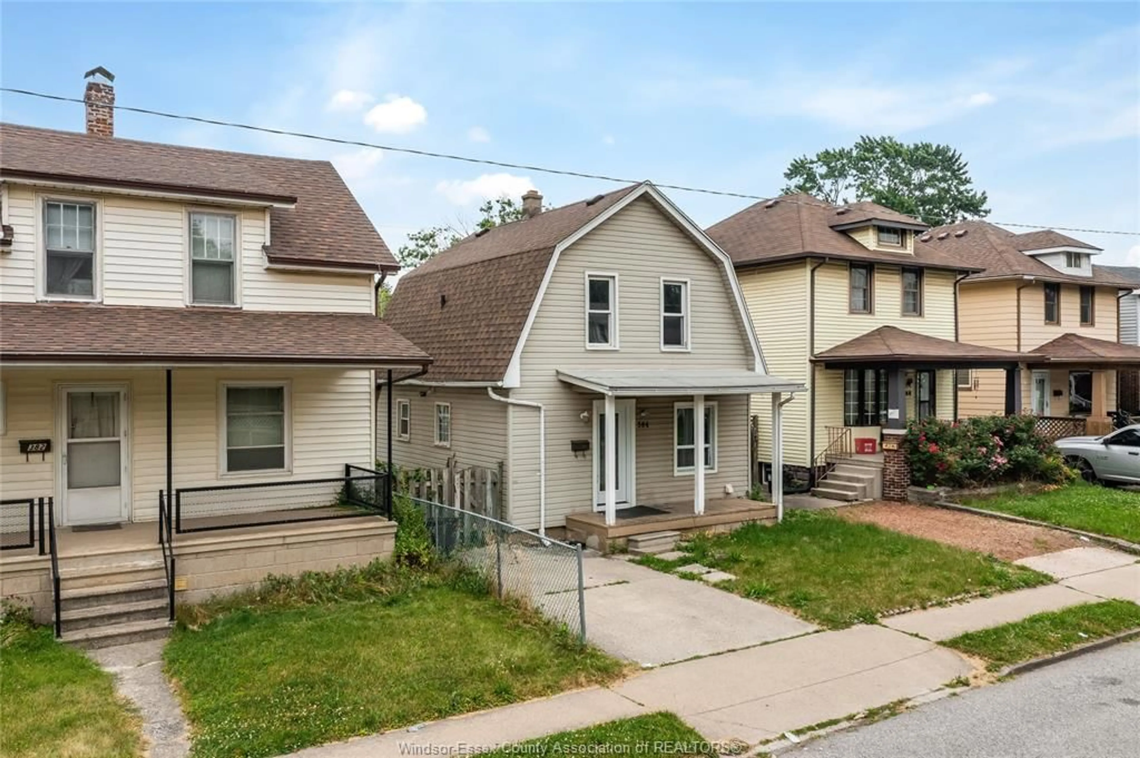 A pic from outside/outdoor area/front of a property/back of a property/a pic from drone, street for 384 JOSEPHINE Ave, Windsor Ontario N9B 2L1