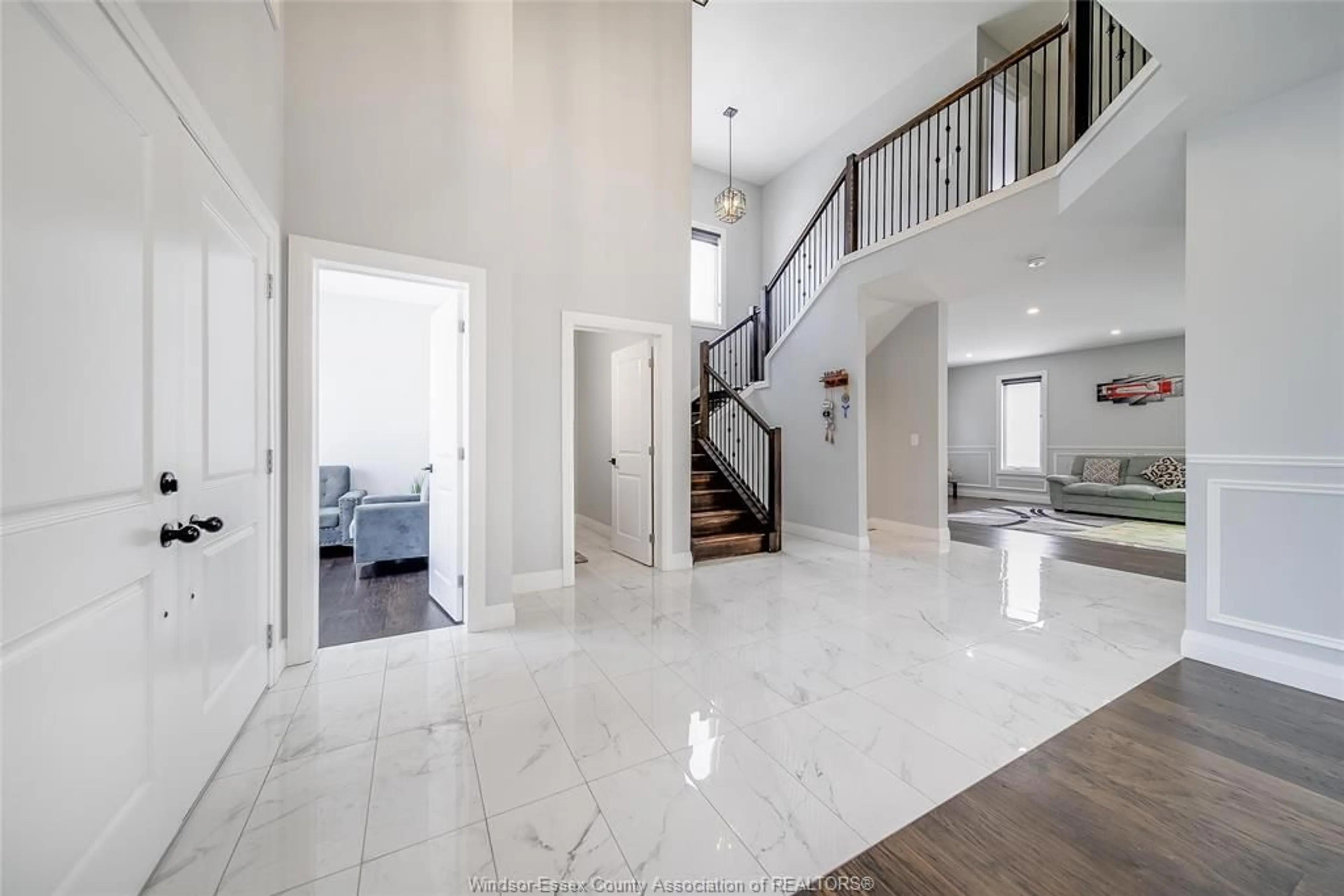 Indoor foyer for 4433 BELMONT, Comber Ontario N0P 1J0