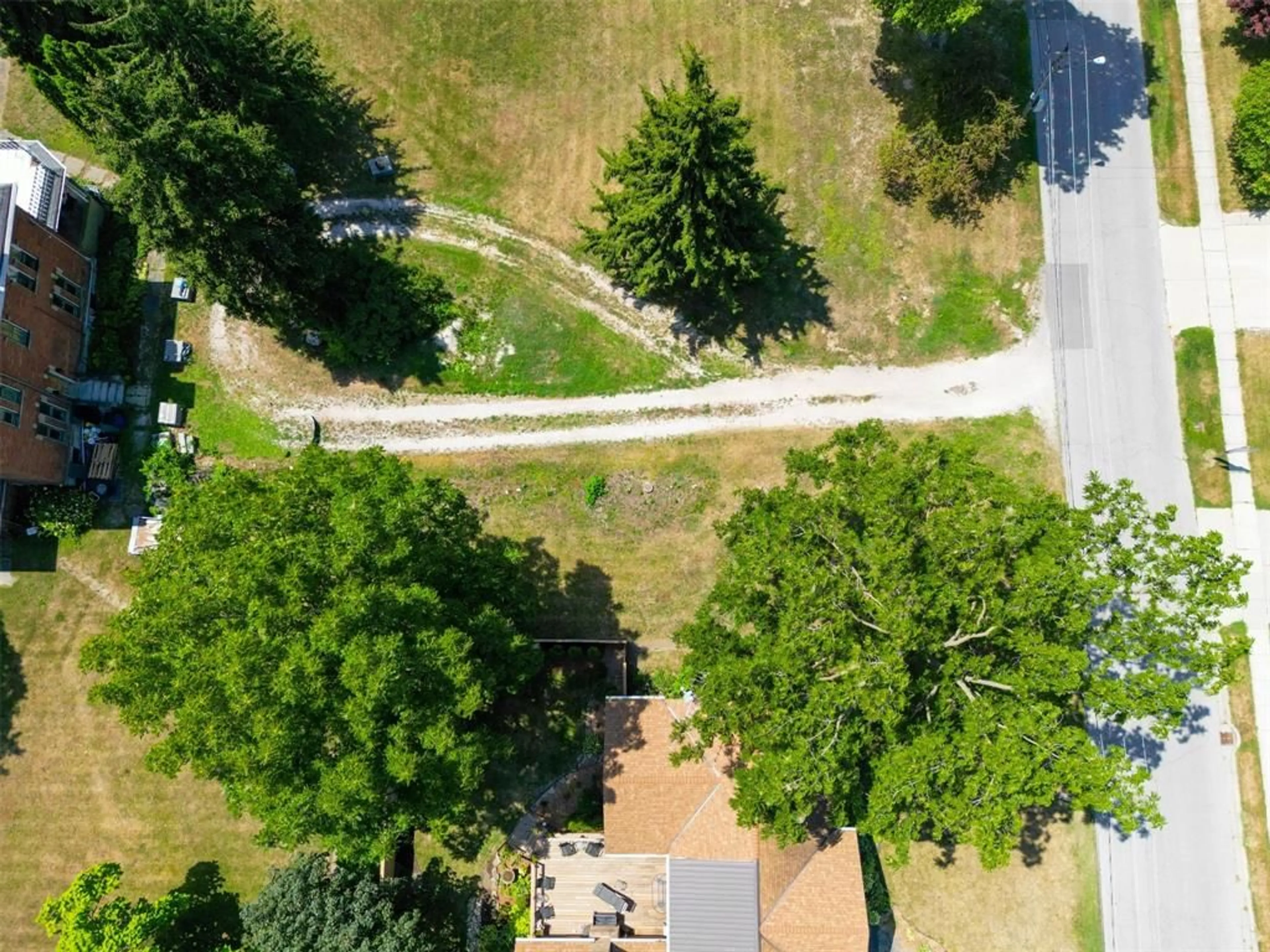 A pic from outside/outdoor area/front of a property/back of a property/a pic from drone, unknown for 45 Mary St, Thamesville Ontario N0P 2K0