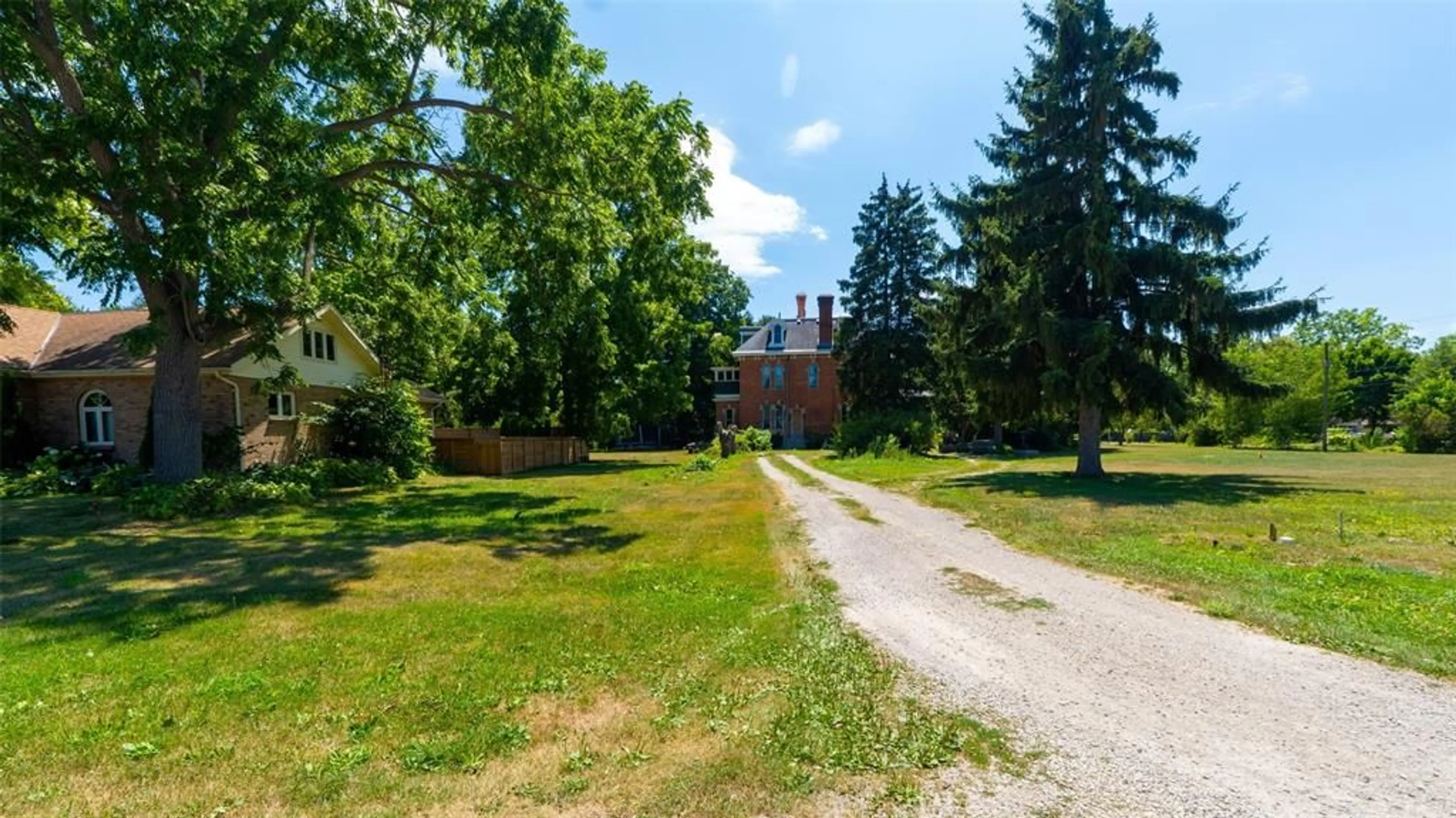 A pic from outside/outdoor area/front of a property/back of a property/a pic from drone, street for 45 Mary St, Thamesville Ontario N0P 2K0