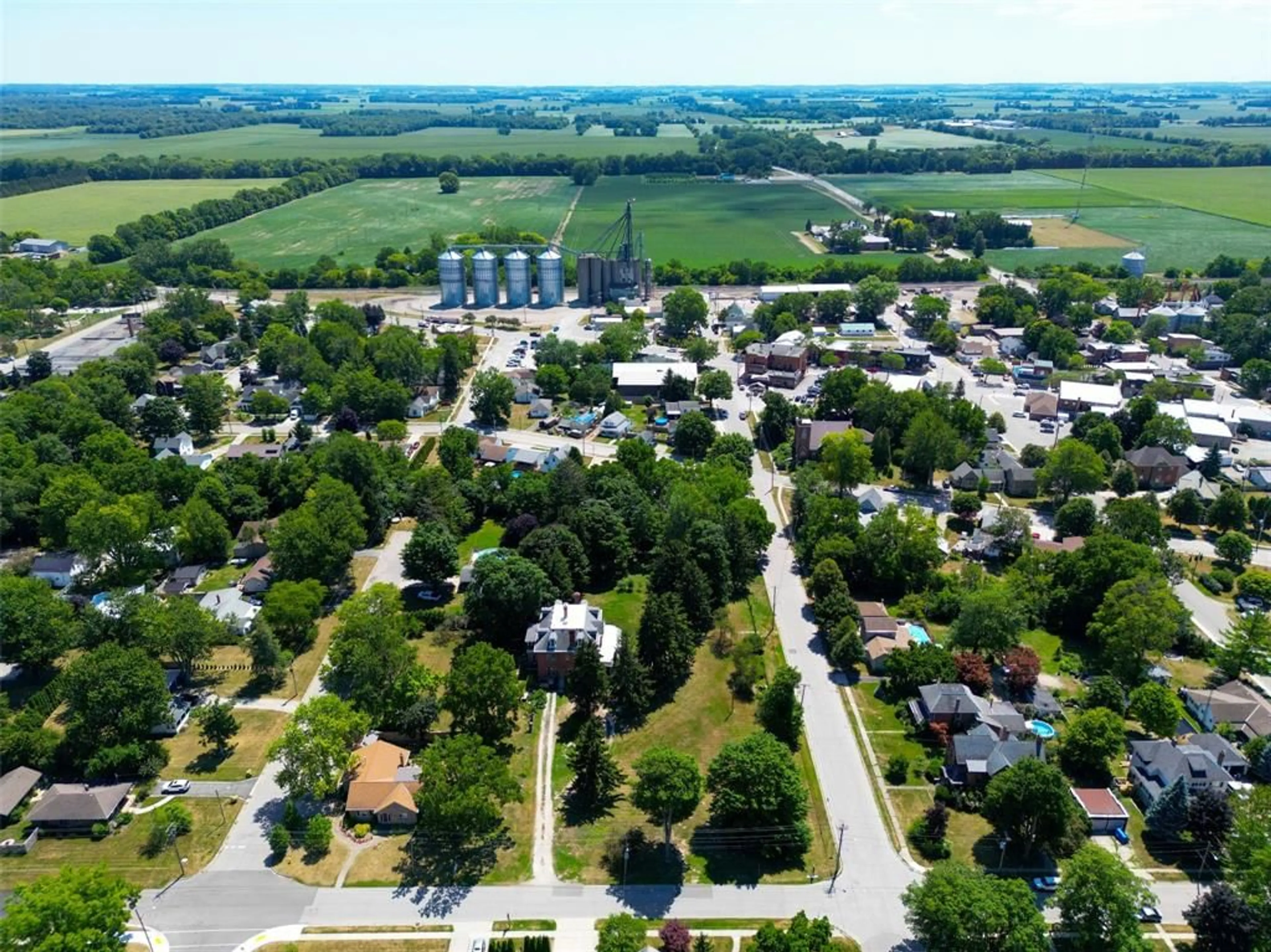 A pic from outside/outdoor area/front of a property/back of a property/a pic from drone, street for 45 Mary St, Thamesville Ontario N0P 2K0