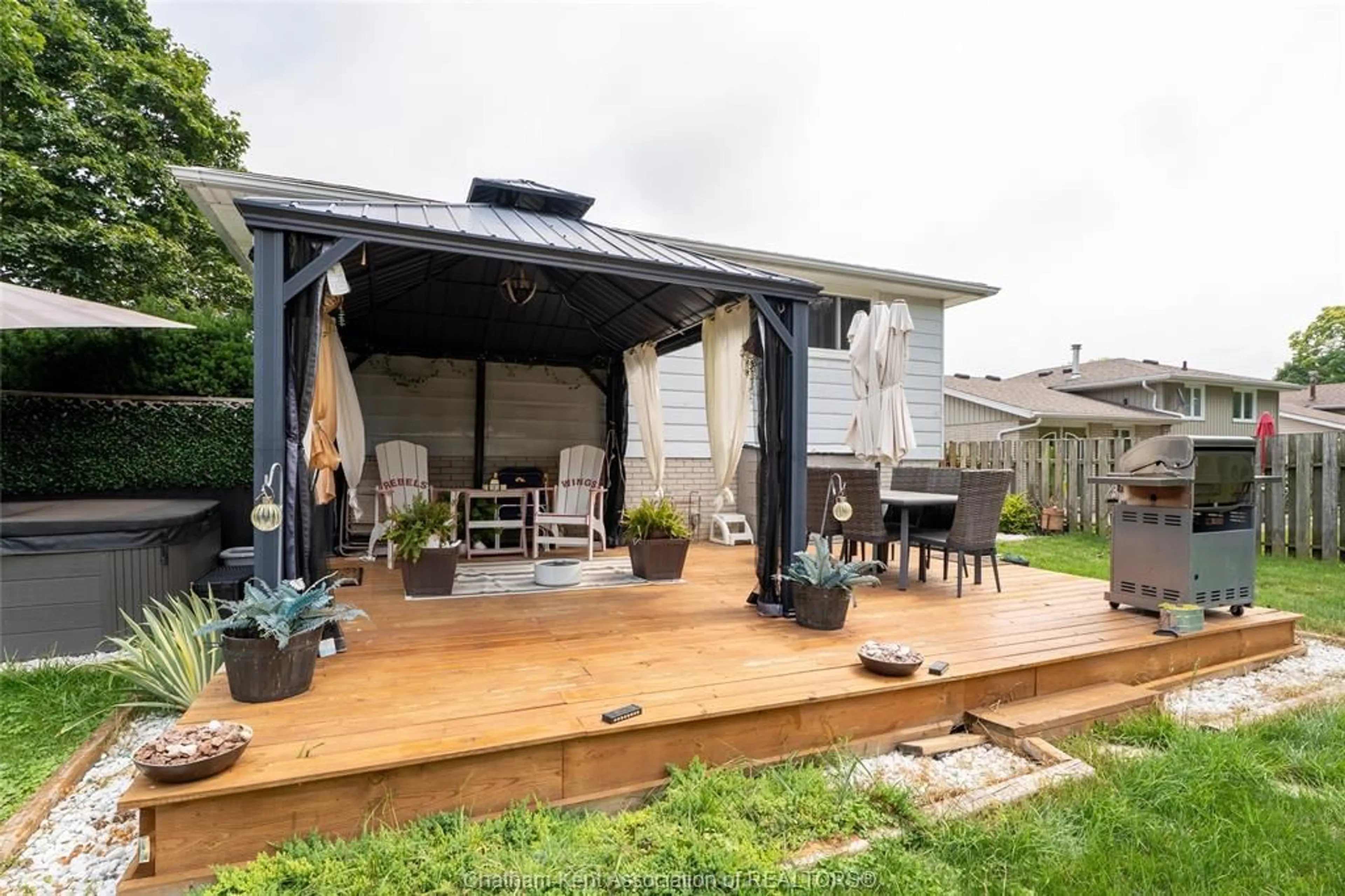 Patio, street for 86 Marion Ave, Chatham Ontario N7M 5N3
