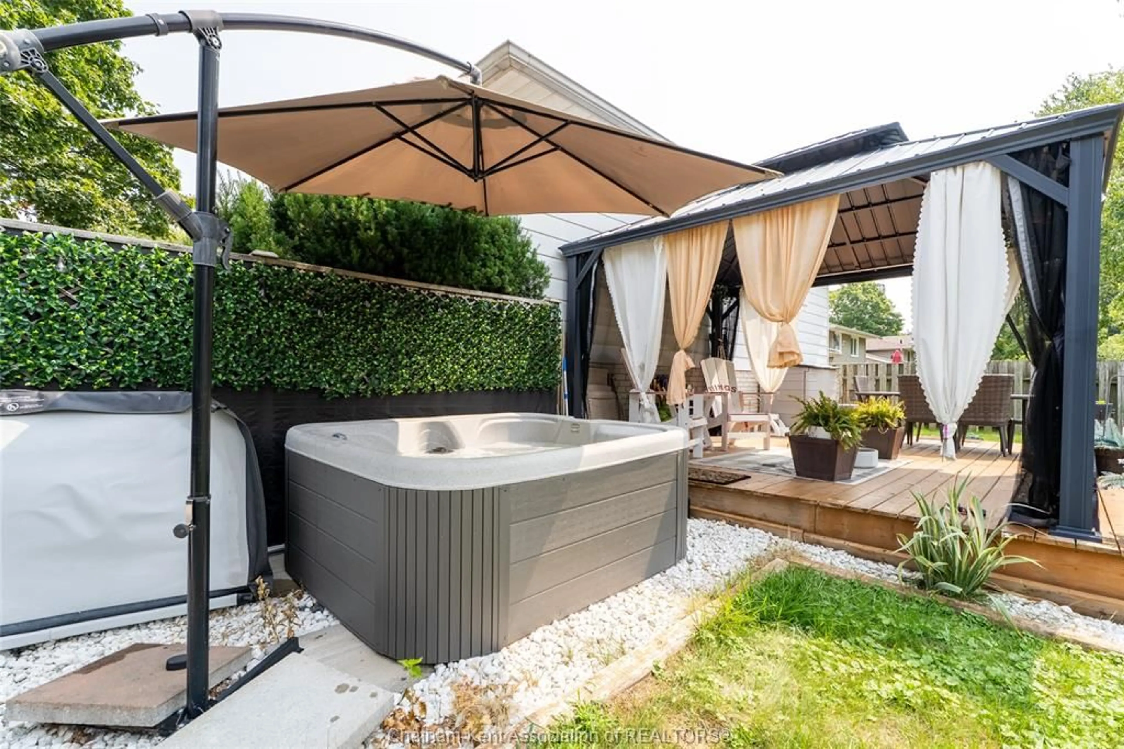 Patio, street for 86 Marion Ave, Chatham Ontario N7M 5N3