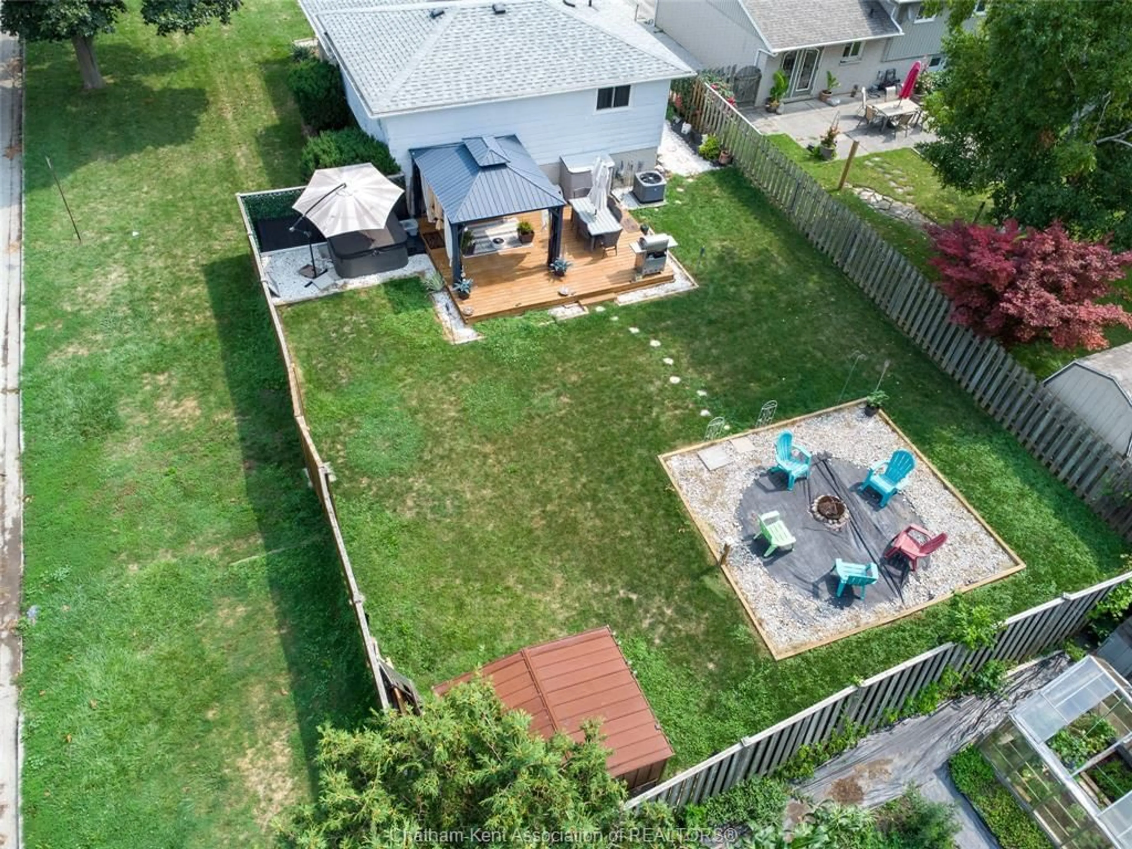 A pic from outside/outdoor area/front of a property/back of a property/a pic from drone, unknown for 86 Marion Ave, Chatham Ontario N7M 5N3