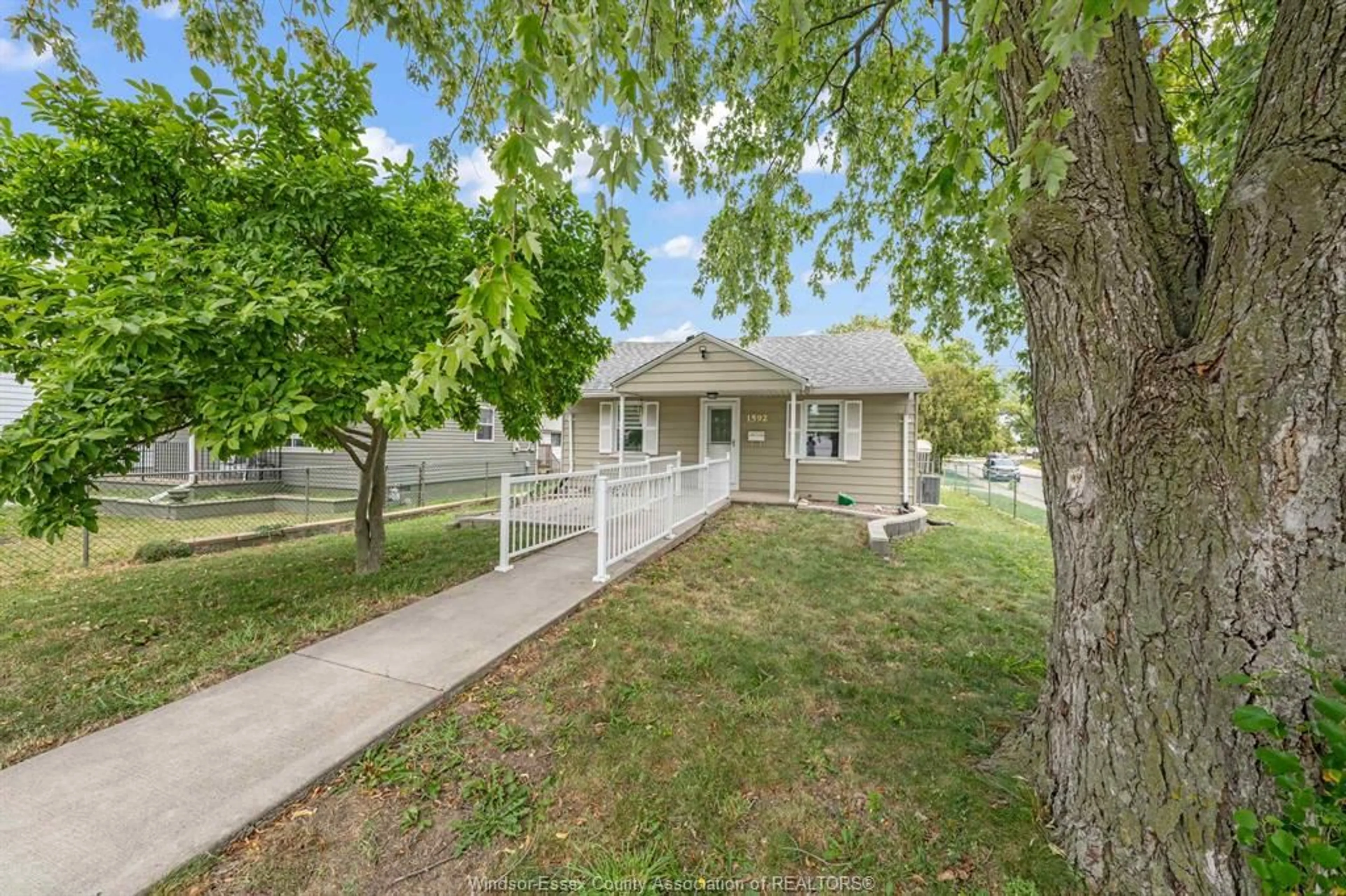 Unknown for 1592 Prince Rd, Windsor Ontario N9C 3B3
