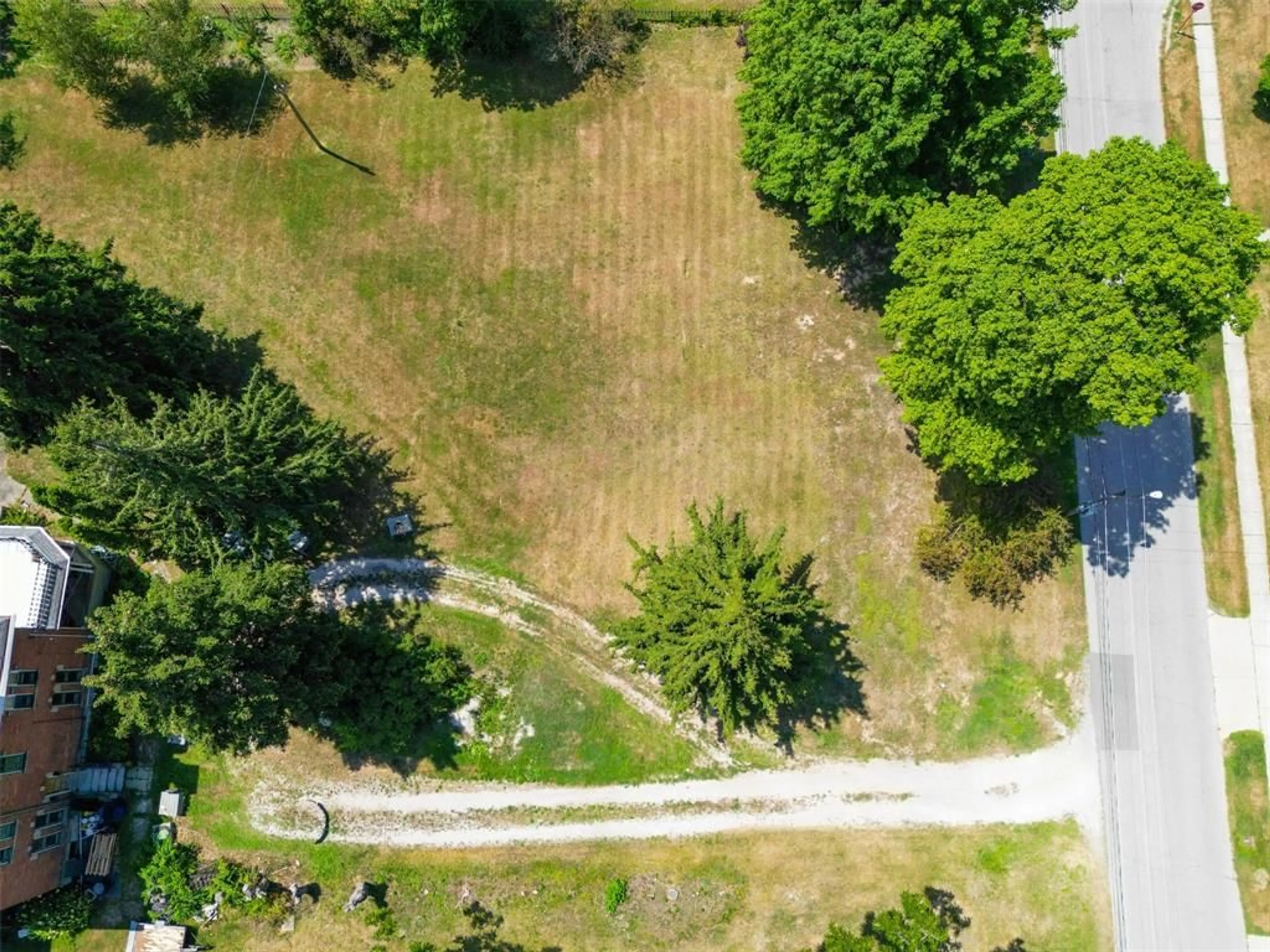A pic from outside/outdoor area/front of a property/back of a property/a pic from drone, street for 51 Mary St, Thamesville Ontario N0P 2K0