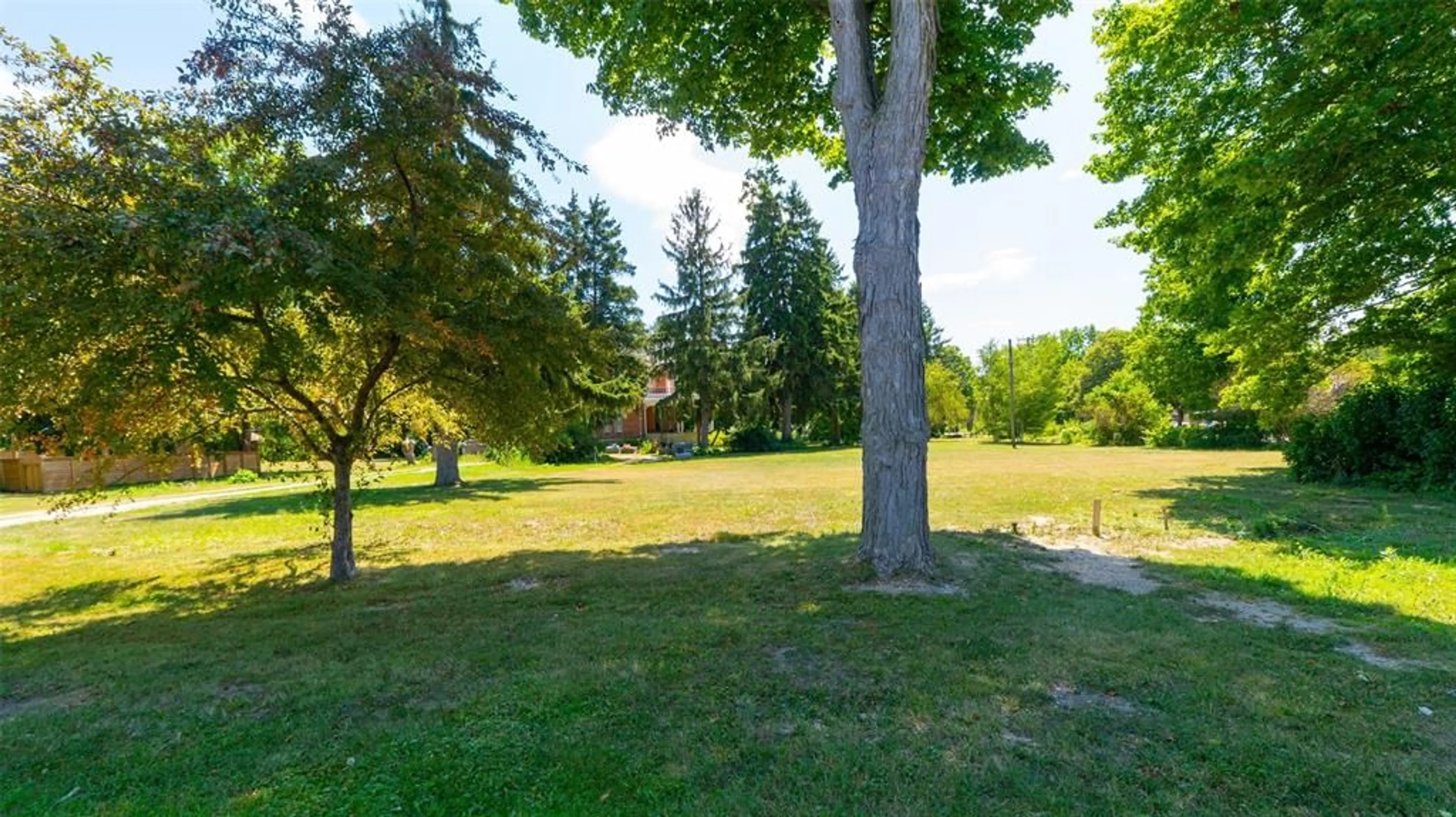 Patio, forest/trees view for 51 Mary St, Thamesville Ontario N0P 2K0