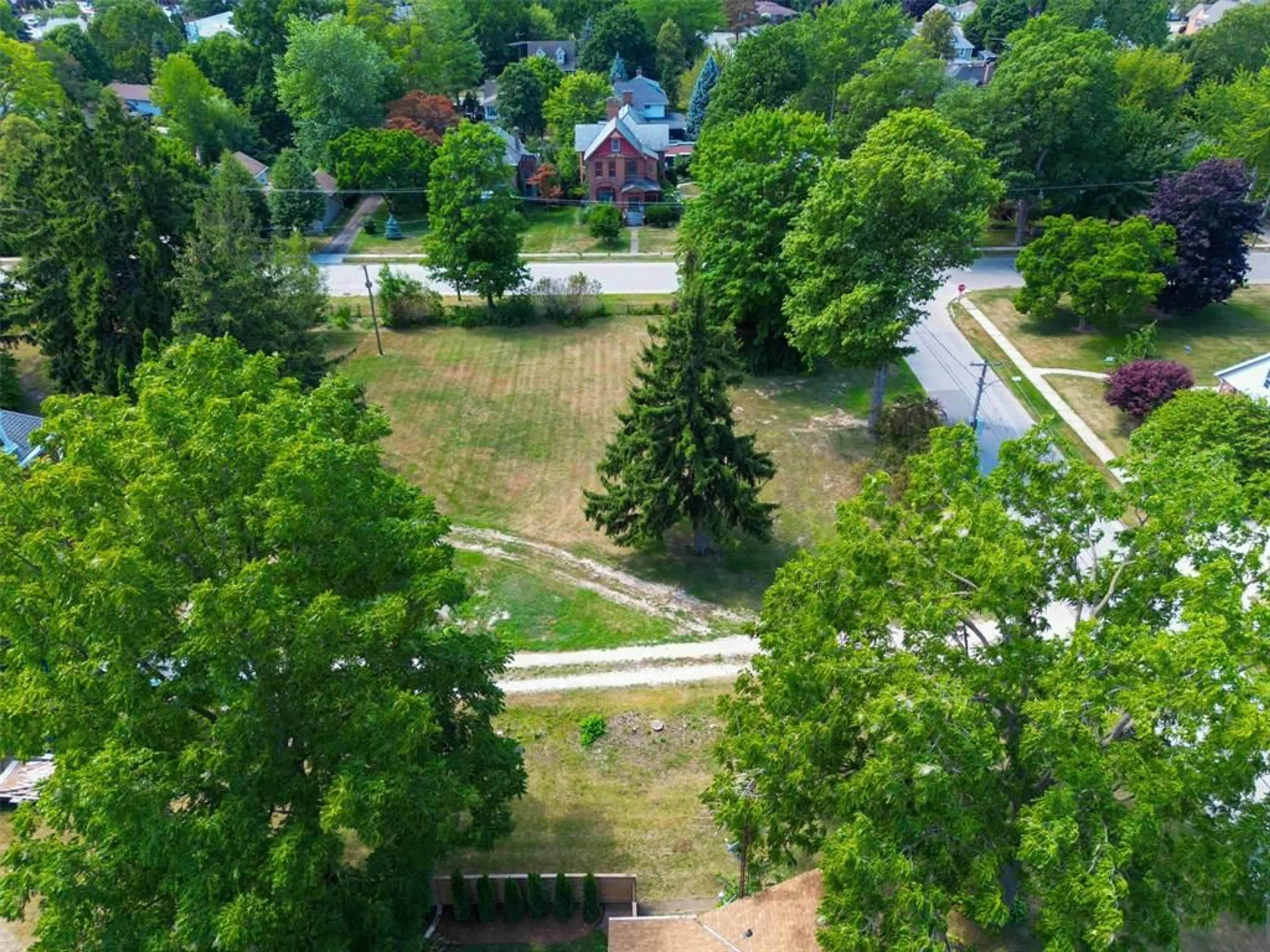 A pic from outside/outdoor area/front of a property/back of a property/a pic from drone, forest/trees view for 51 Mary St, Thamesville Ontario N0P 2K0