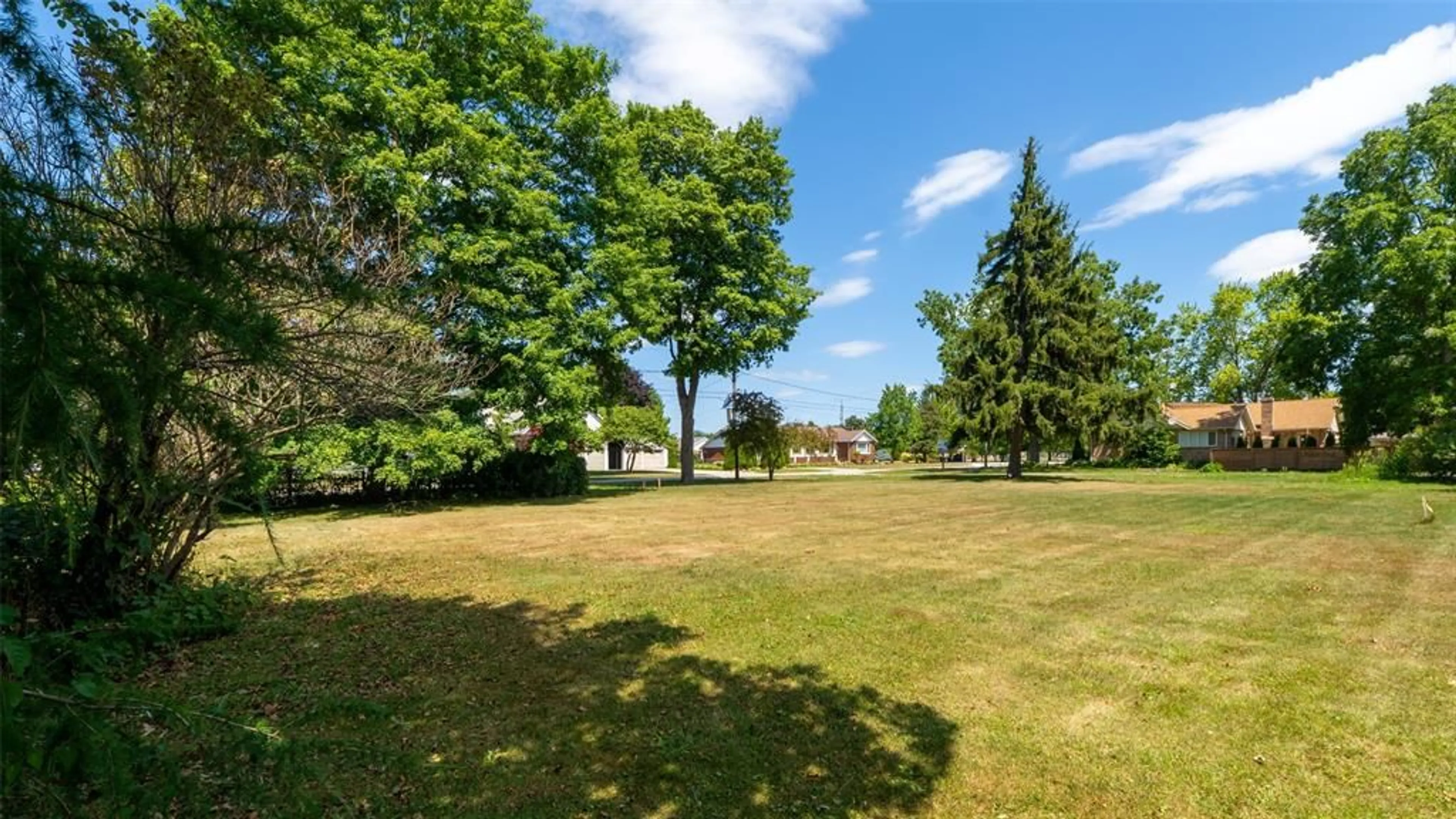 A pic from outside/outdoor area/front of a property/back of a property/a pic from drone, unknown for 57 Mary St, Thamesville Ontario N0P 2K0