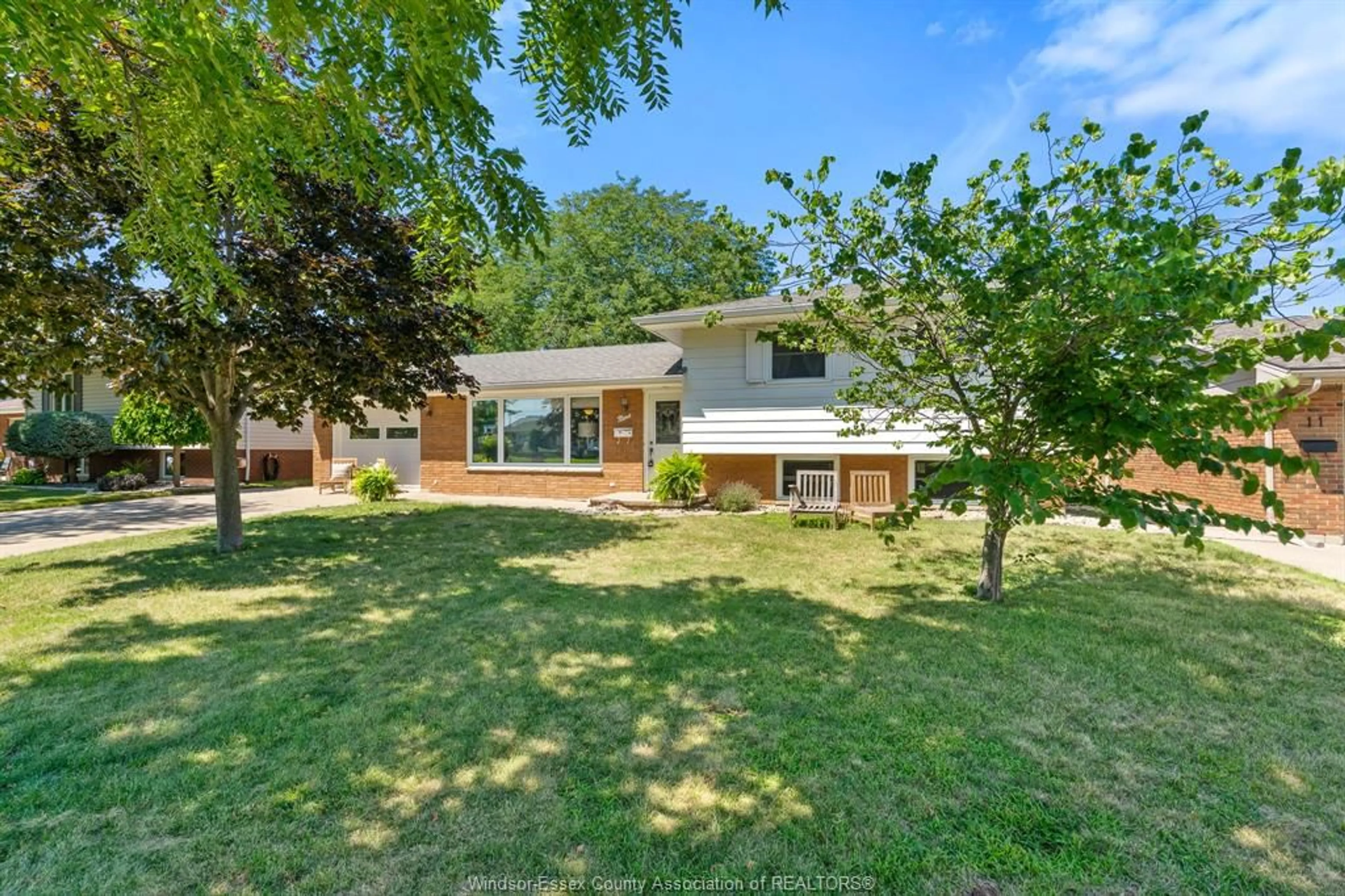 A pic from outside/outdoor area/front of a property/back of a property/a pic from drone, street for 9 Rickway Dr, Leamington Ontario N8H 2M3