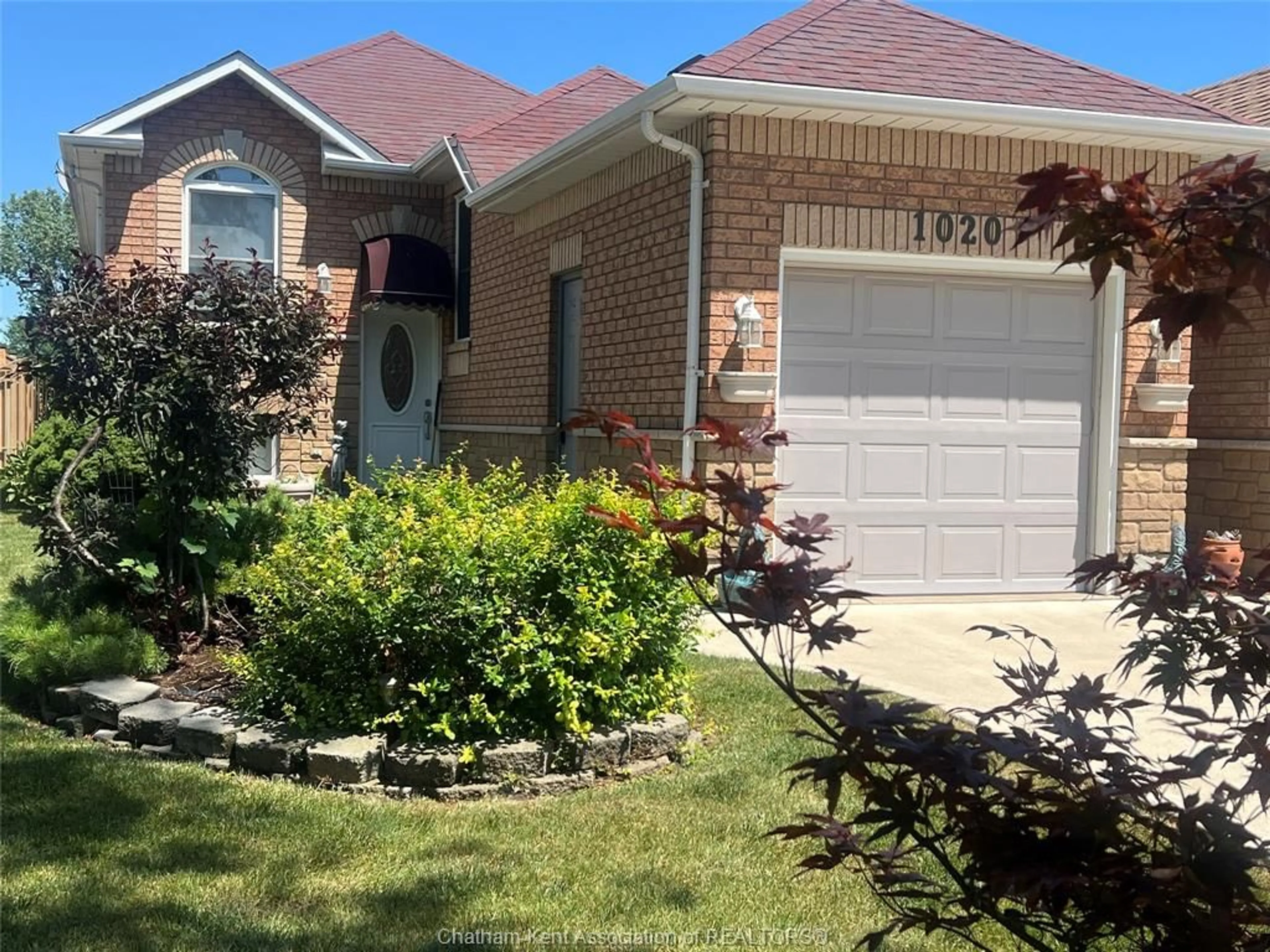 Home with brick exterior material, street for 1020 LEMONWOOD Cres, Windsor Ontario N9A 2R7