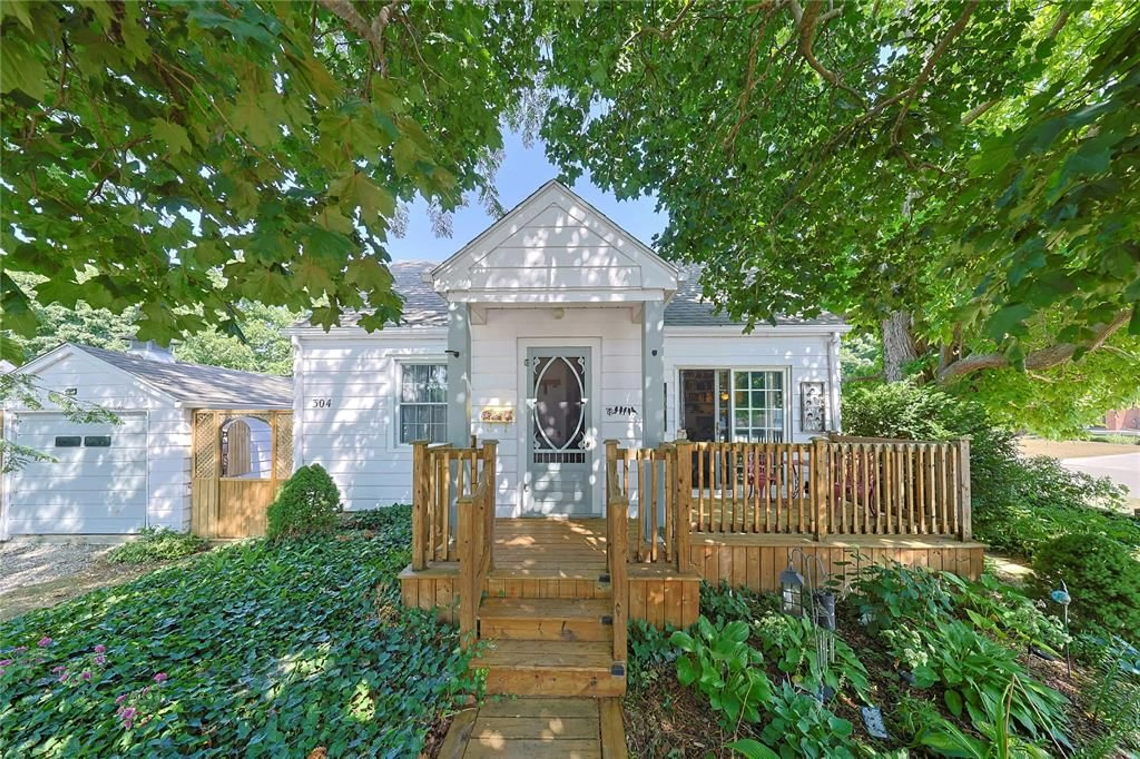 Unknown for 304 LORNE Ave, Wallaceburg Ontario N8A 3Z3