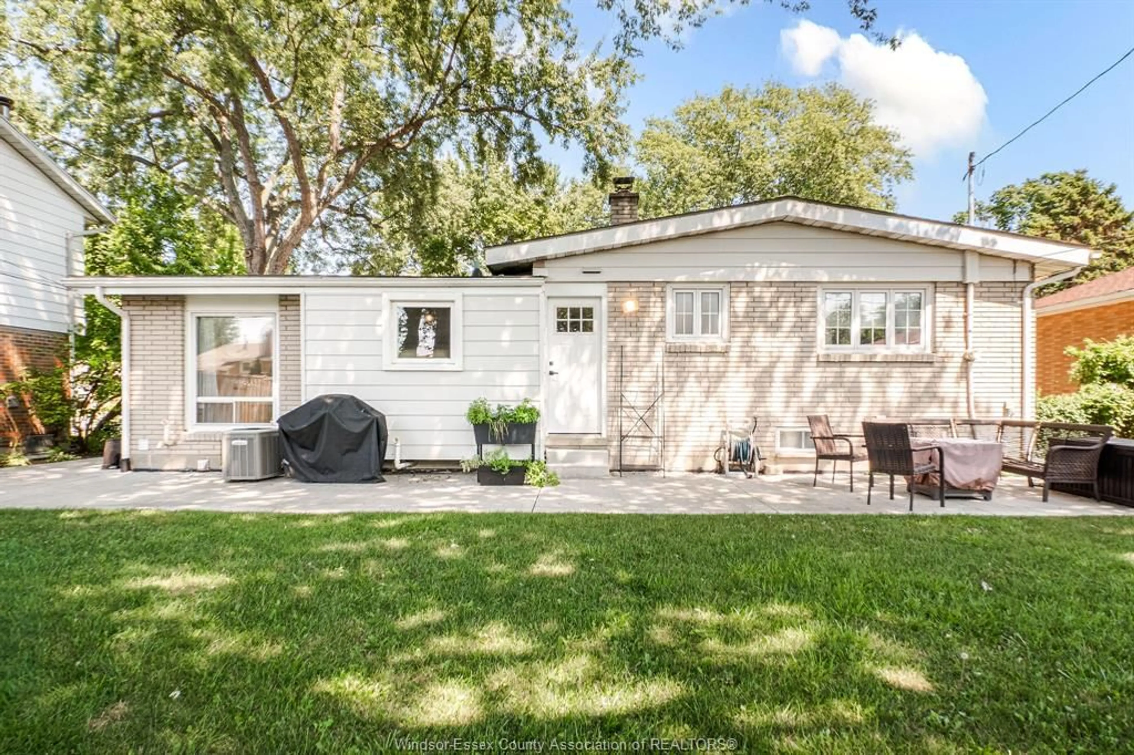 Home with vinyl exterior material, street for 381 Watson, Windsor Ontario N8S 3S3