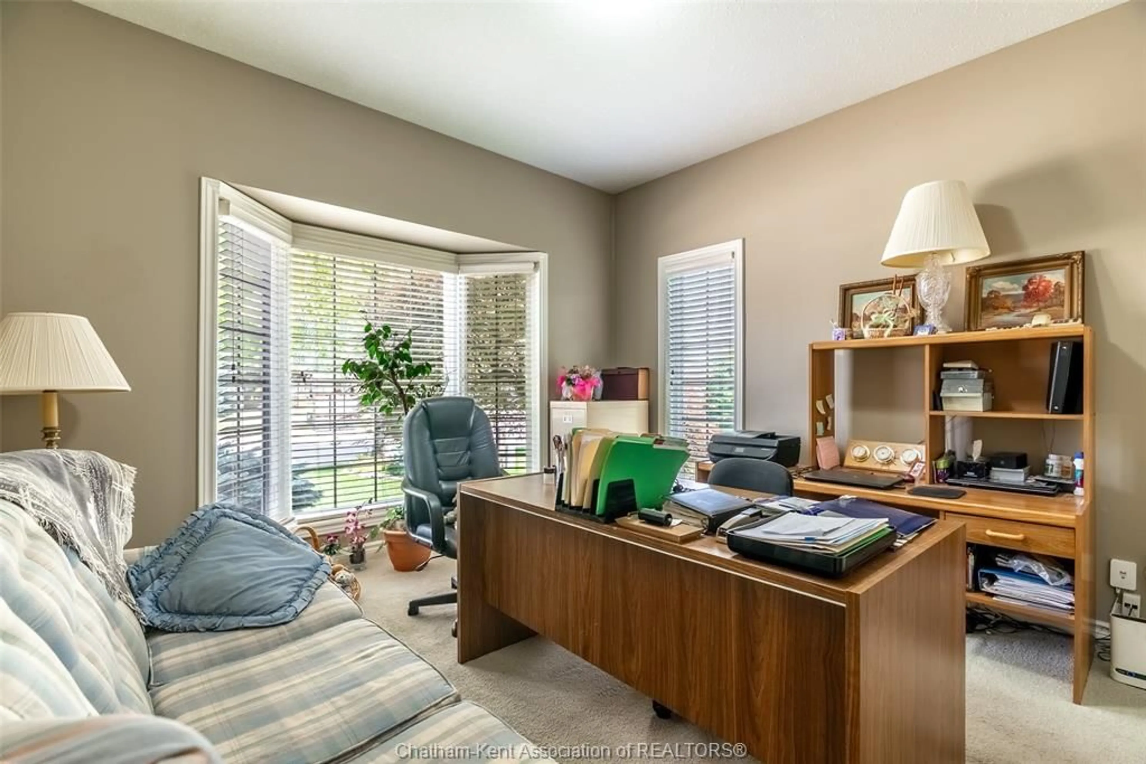 Living room with furniture, unknown for 35 HOME Pl, Chatham Ontario N7L 5P4