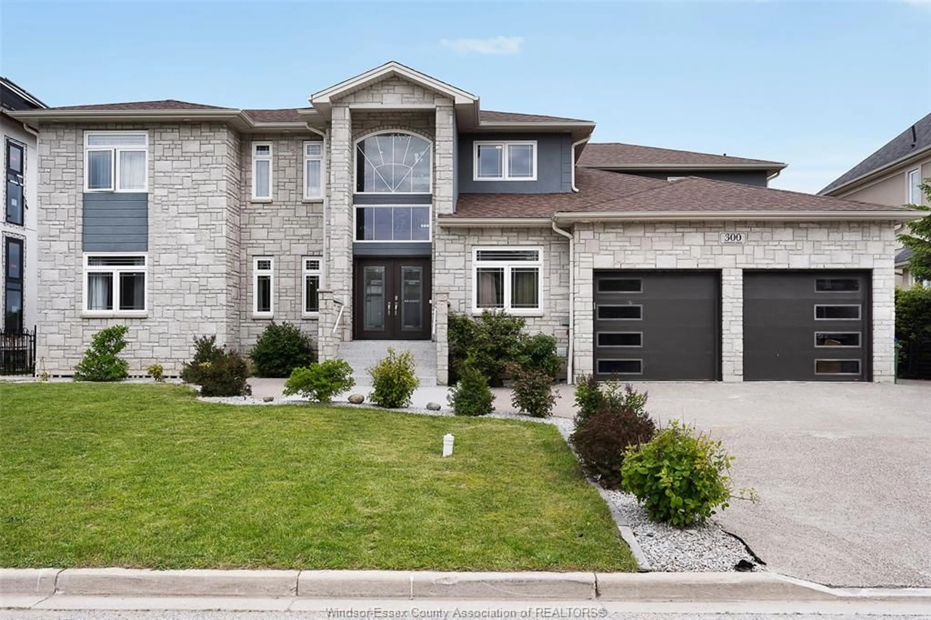 Home with brick exterior material, street for 300 SHOREVIEW Cir, Windsor Ontario N8P 1M7