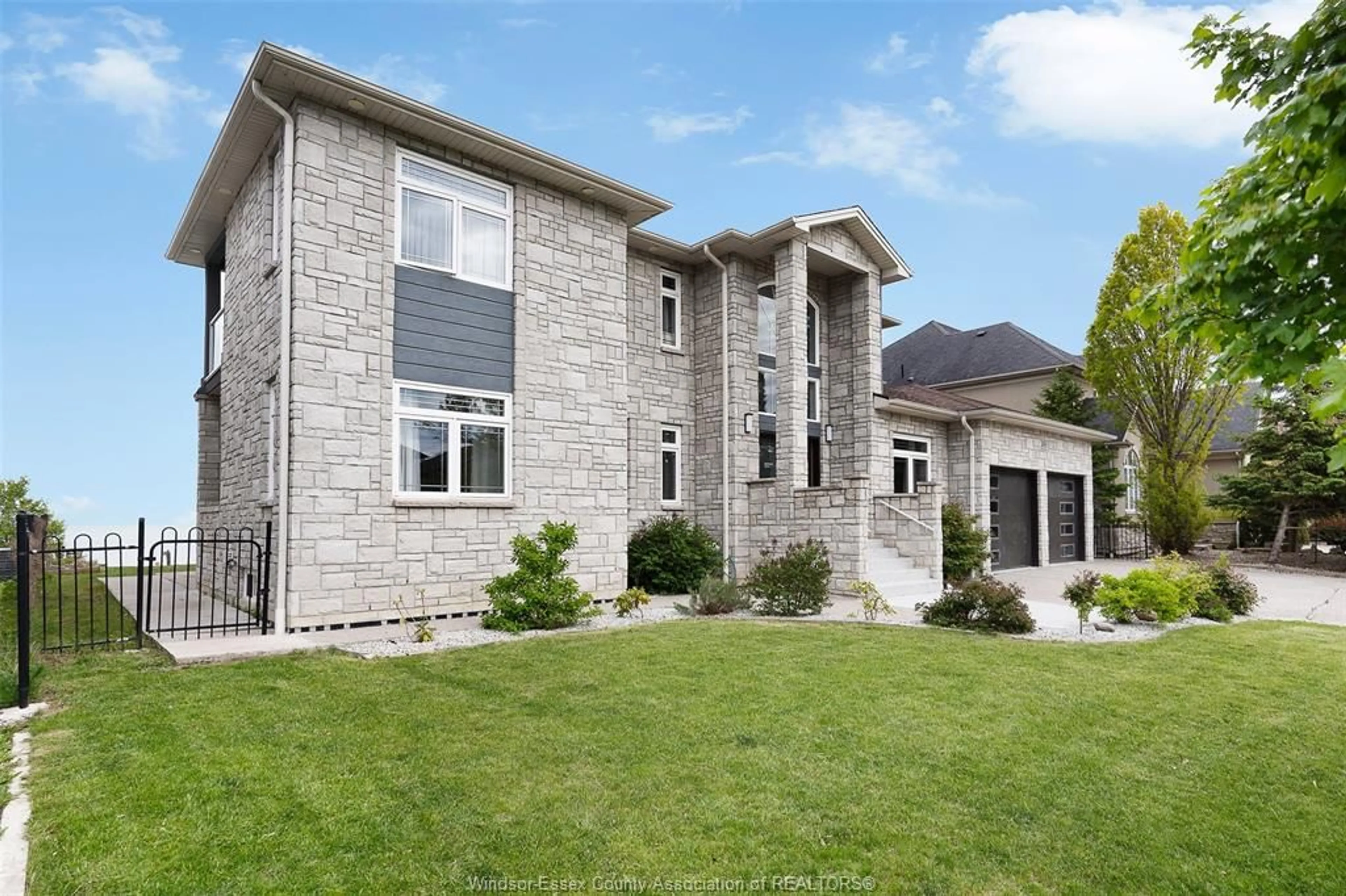 Home with brick exterior material, unknown for 300 SHOREVIEW Cir, Windsor Ontario N8P 1M7